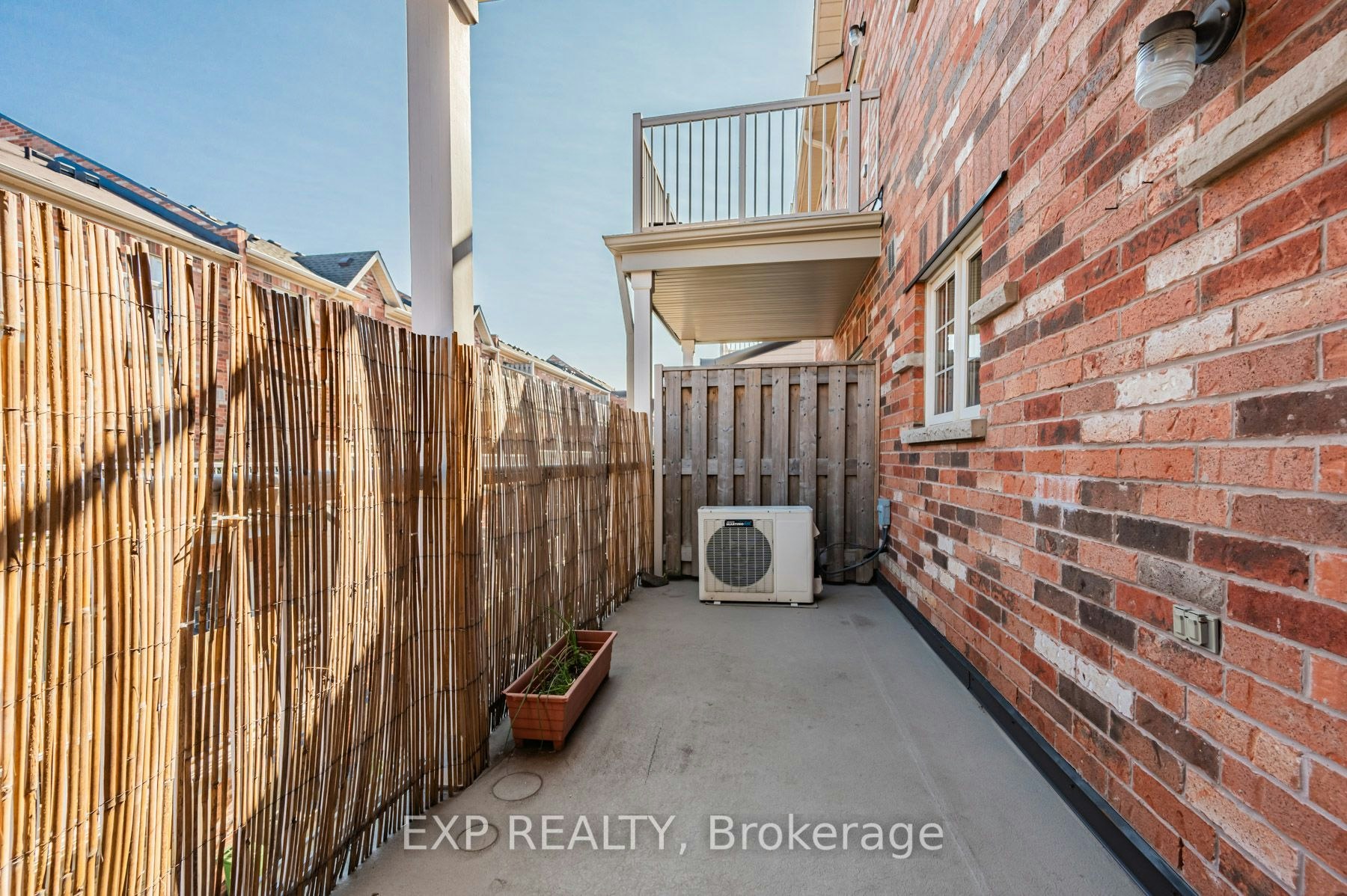 35 Carnahan Terrace, Toronto, ON, M4E 0B1 - 18