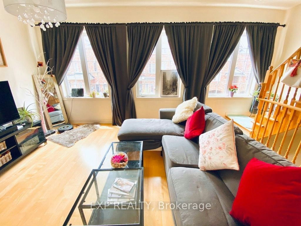 35 Carnahan Terrace, Toronto, ON, M4E 0B1 - 38