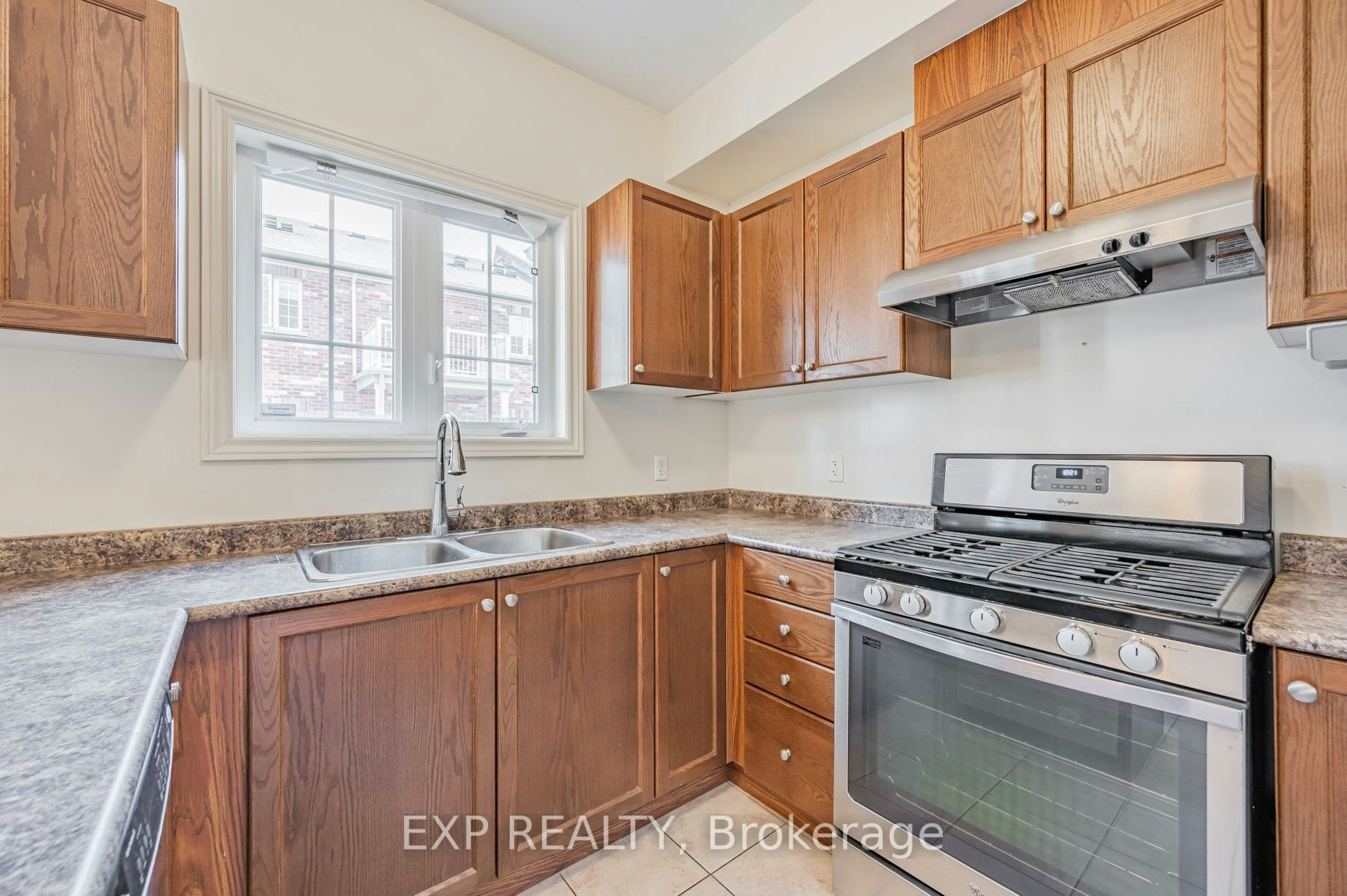 35 Carnahan Terrace, Toronto, ON, M4E 0B1 - 13