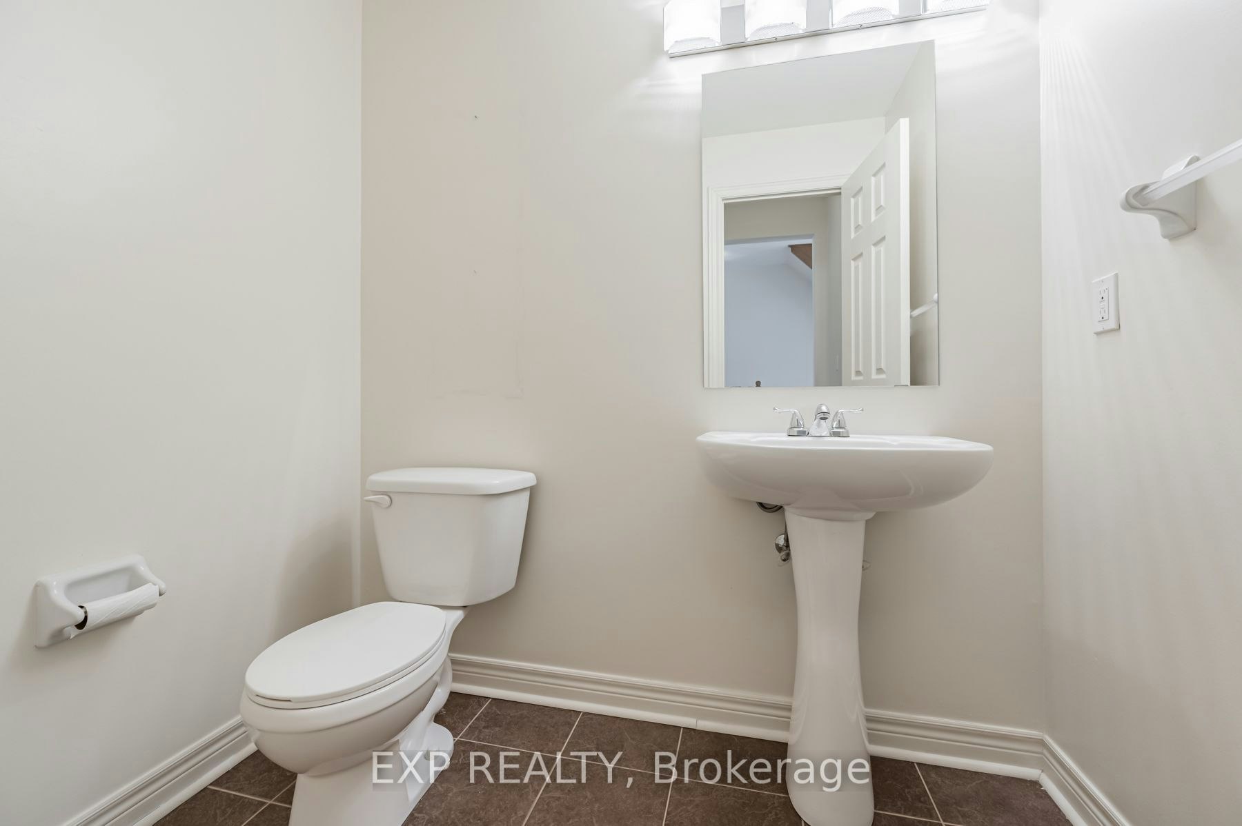 35 Carnahan Terrace, Toronto, ON, M4E 0B1 - 19
