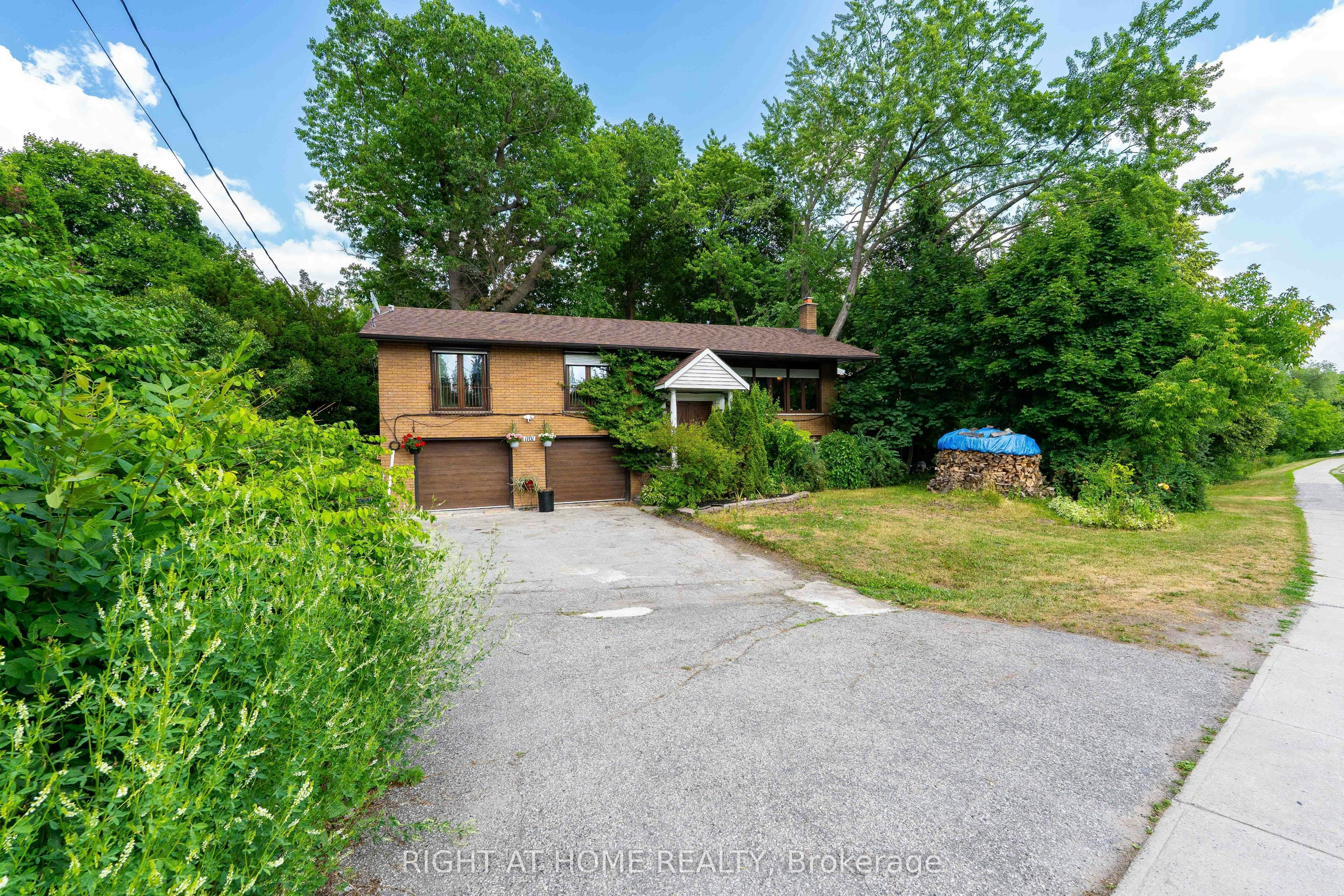 UPPER-1101 Brimley Road, Toronto, ON, M1P 3E8