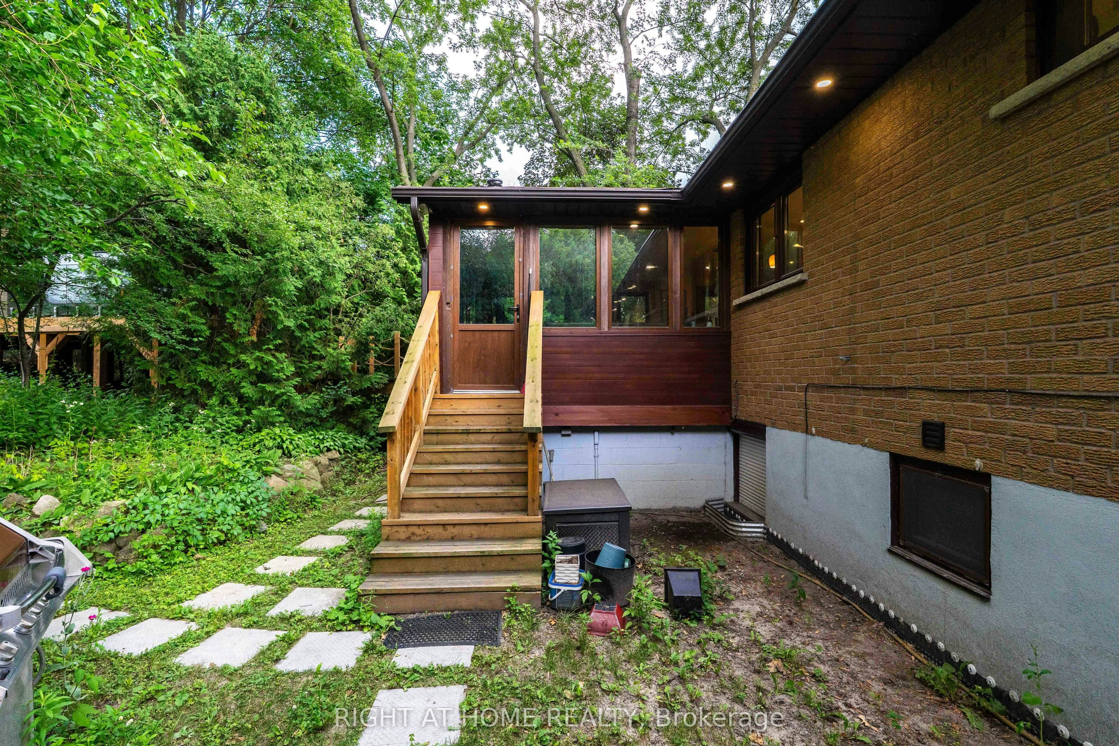 UPPER-1101 Brimley Road, Toronto, ON, M1P 3E8 - 34