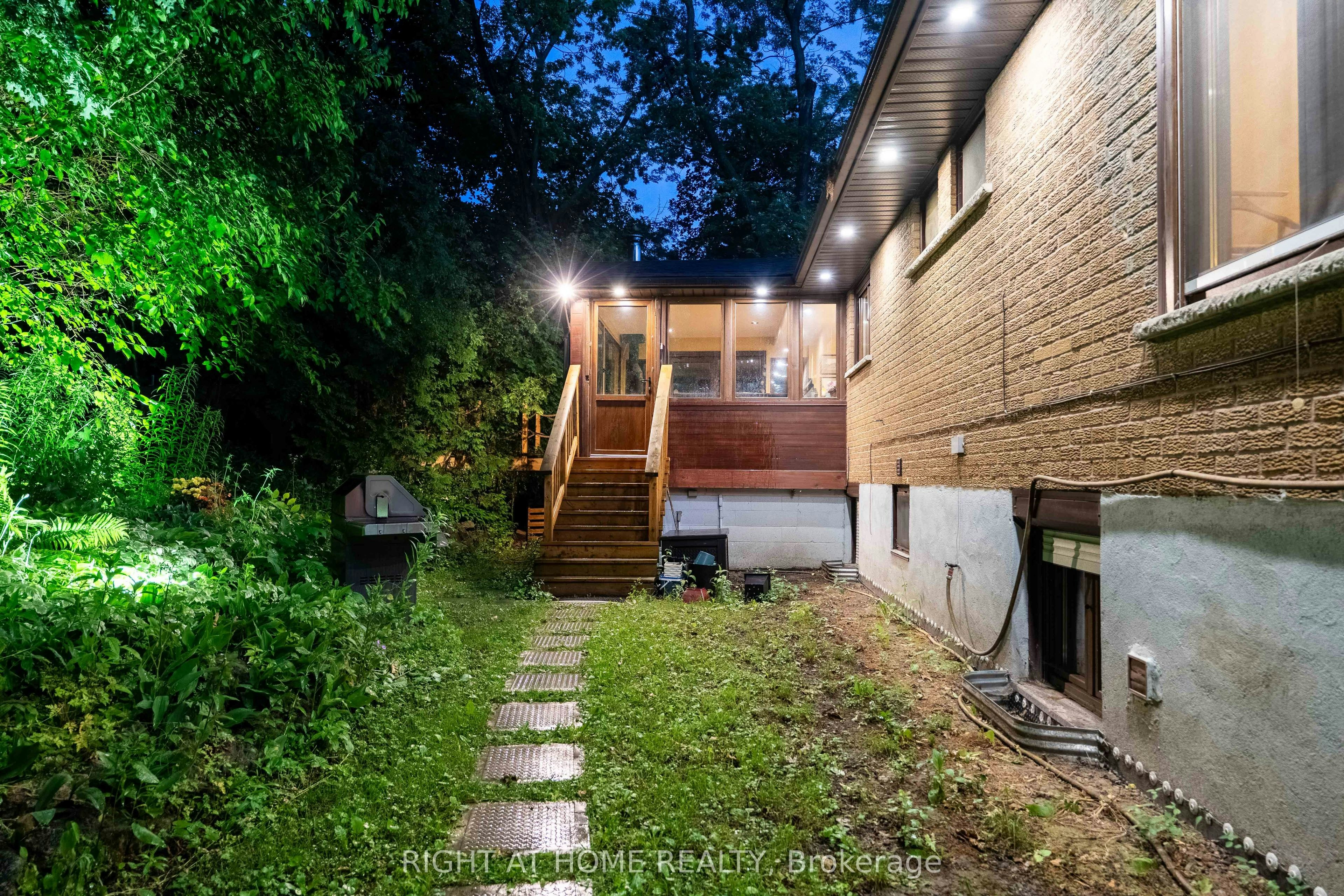 UPPER-1101 Brimley Road, Toronto, ON, M1P 3E8 - 41