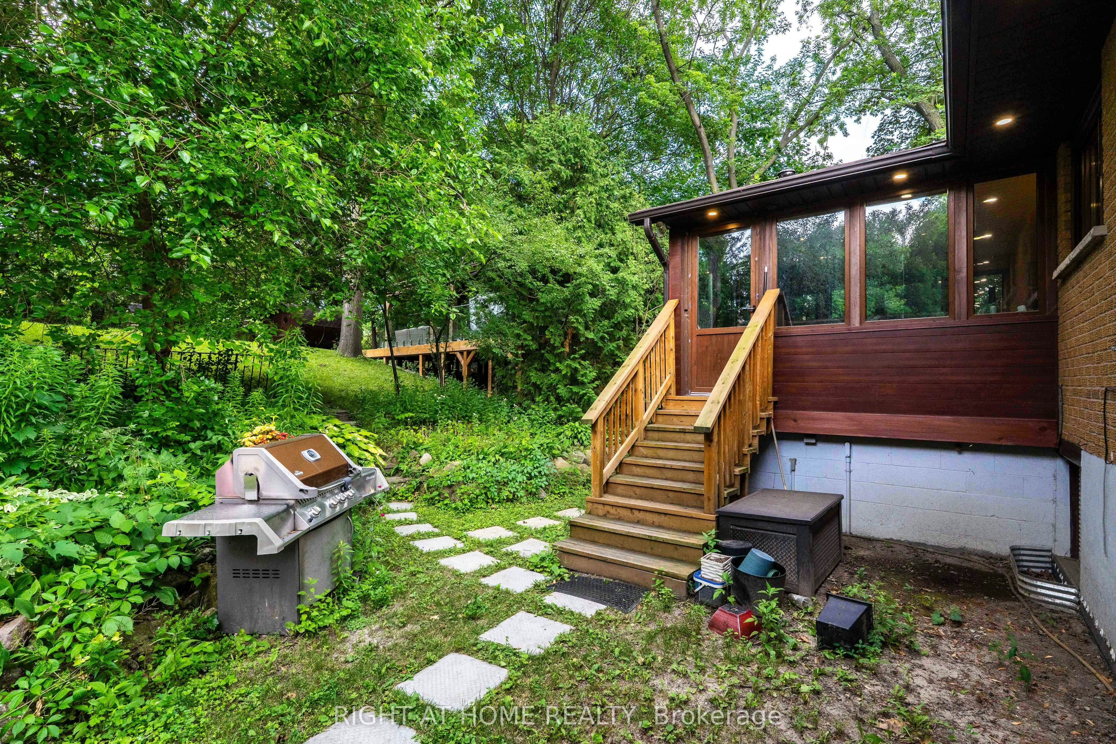 UPPER-1101 Brimley Road, Toronto, ON, M1P 3E8 - 36