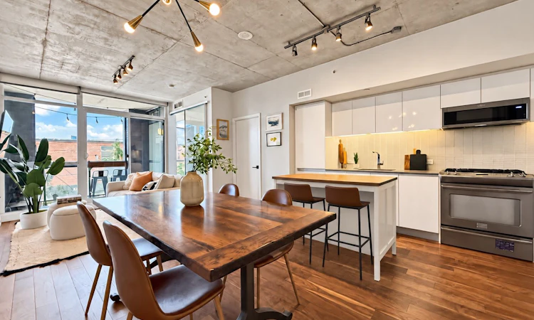 219-1190 Dundas Street E