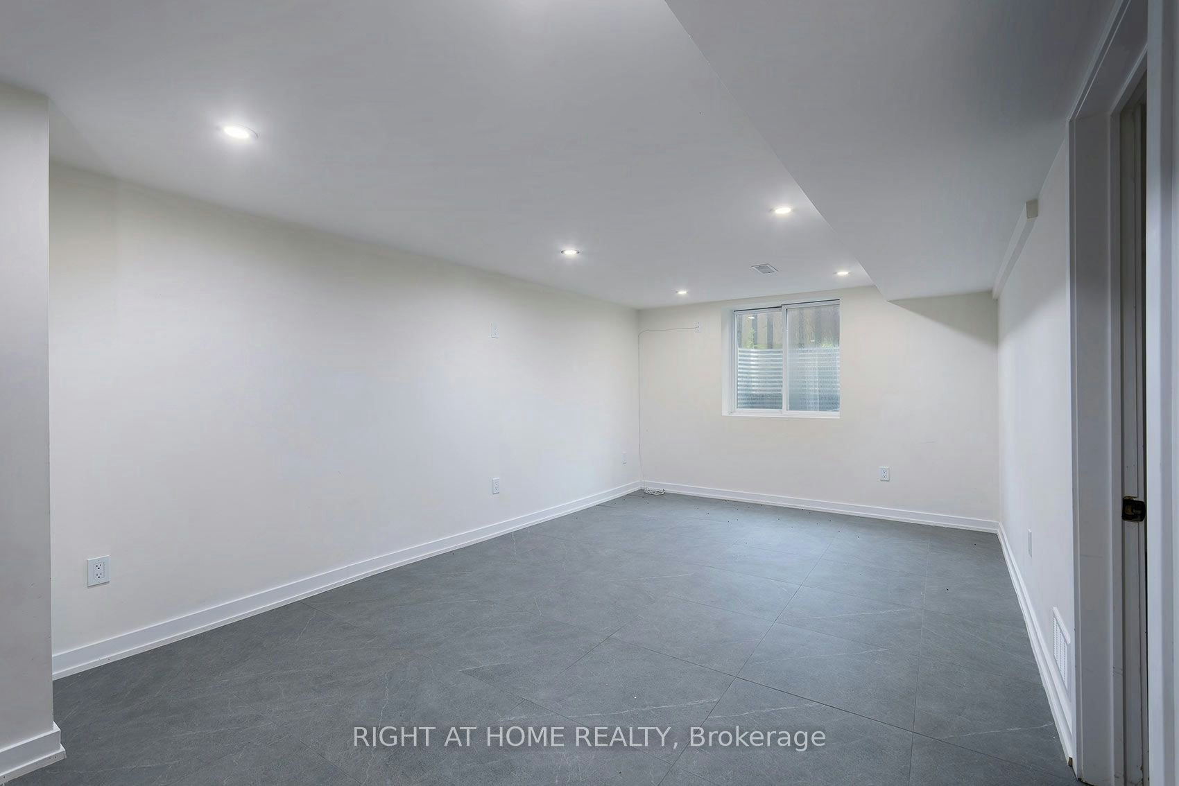 #Basement-511 Woodcrest Avenue, Oshawa, ON, L1J 2T7 - 5