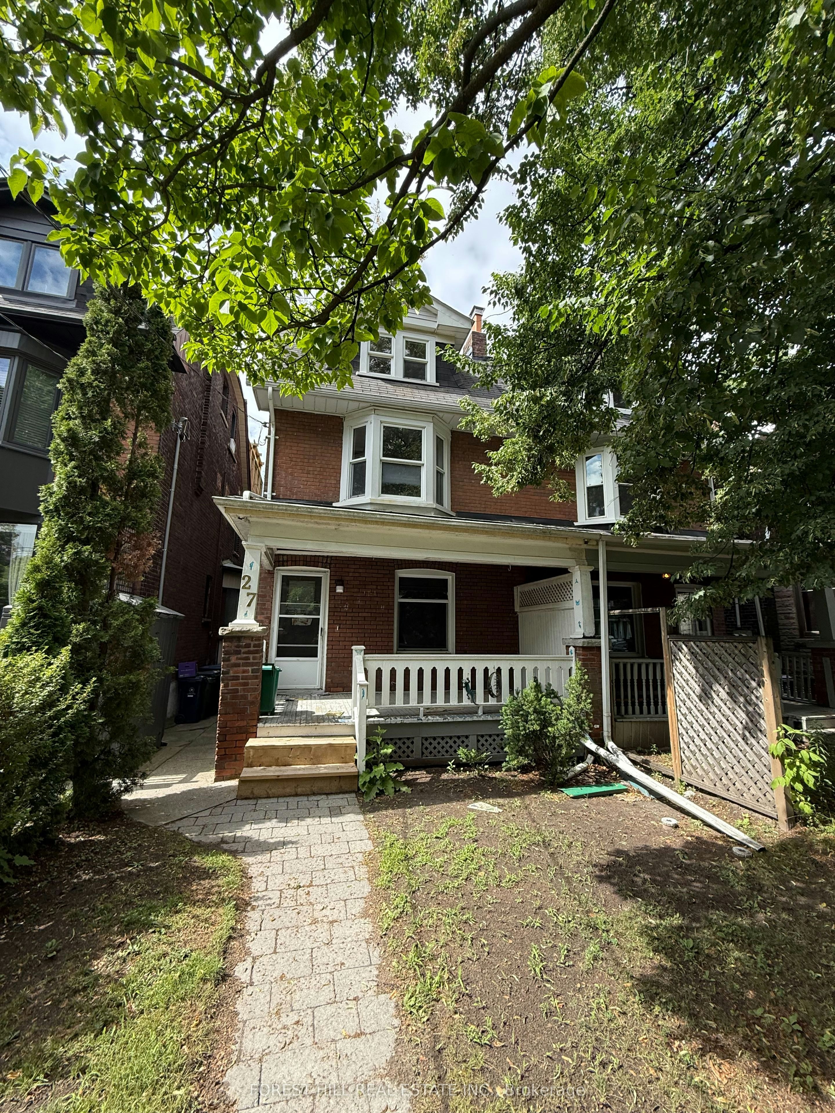 27 Dixon Avenue, Toronto, ON, M4L 1N2
