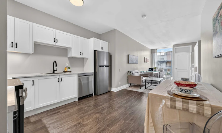 101-44 Bond Street W