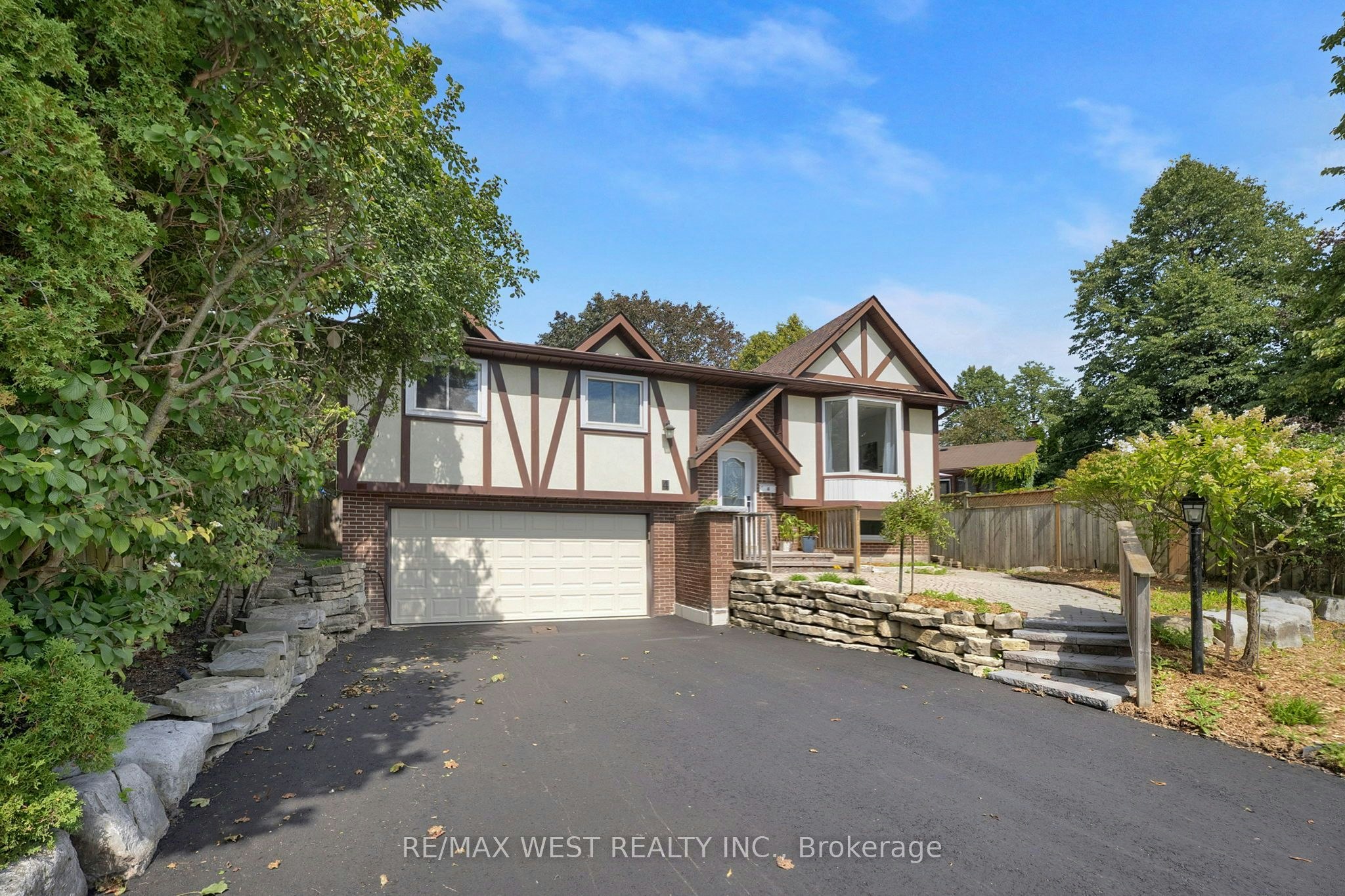 4 Flemington Court, Whitby, ON, L1N 5X2