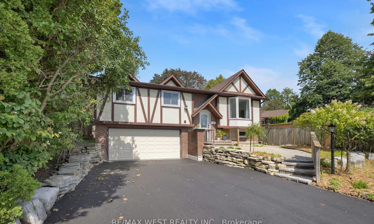 4 Flemington Court