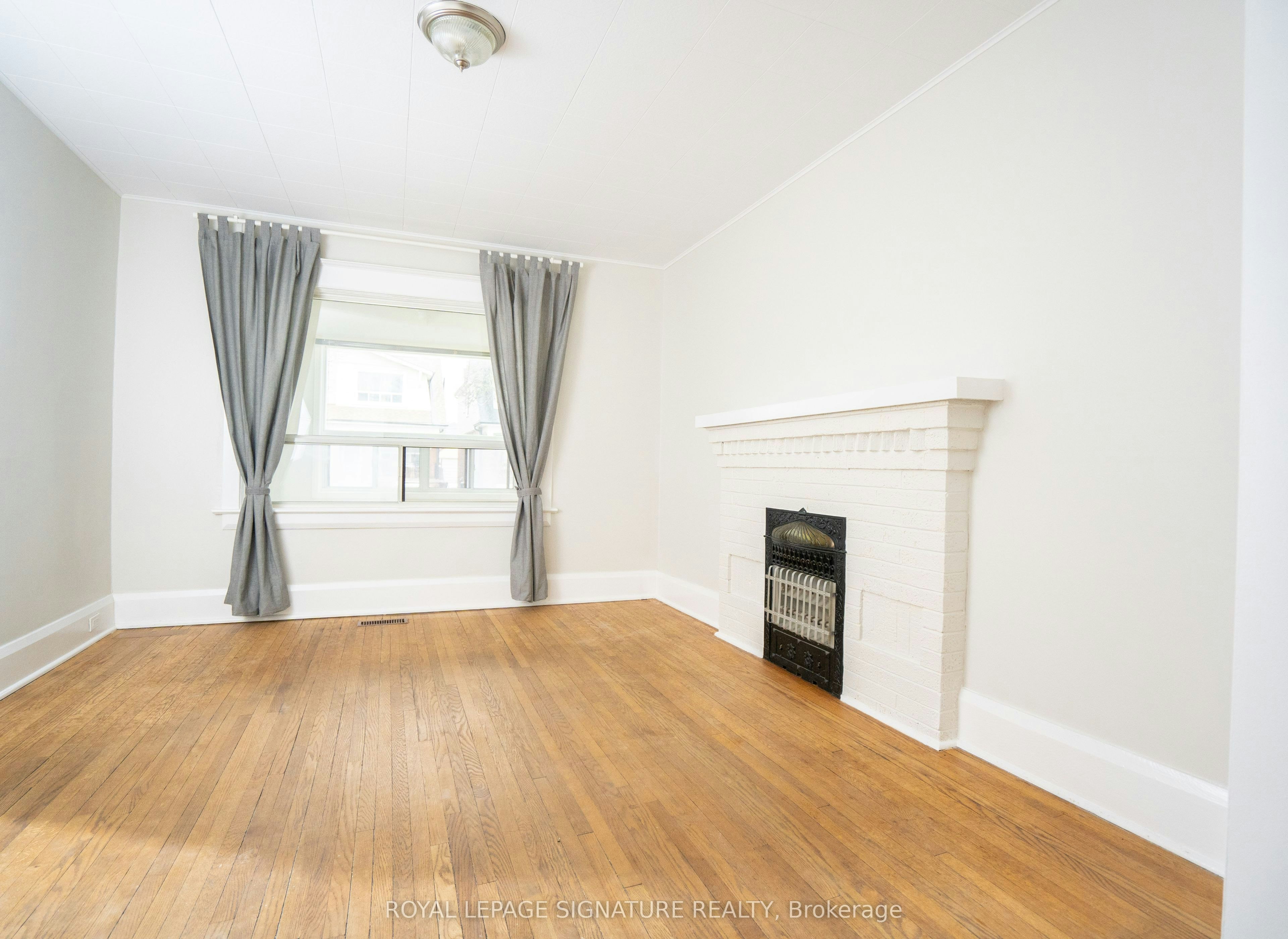 Upper-393 Milverton Boulevard, Toronto, ON, M4J 1W1 - 2
