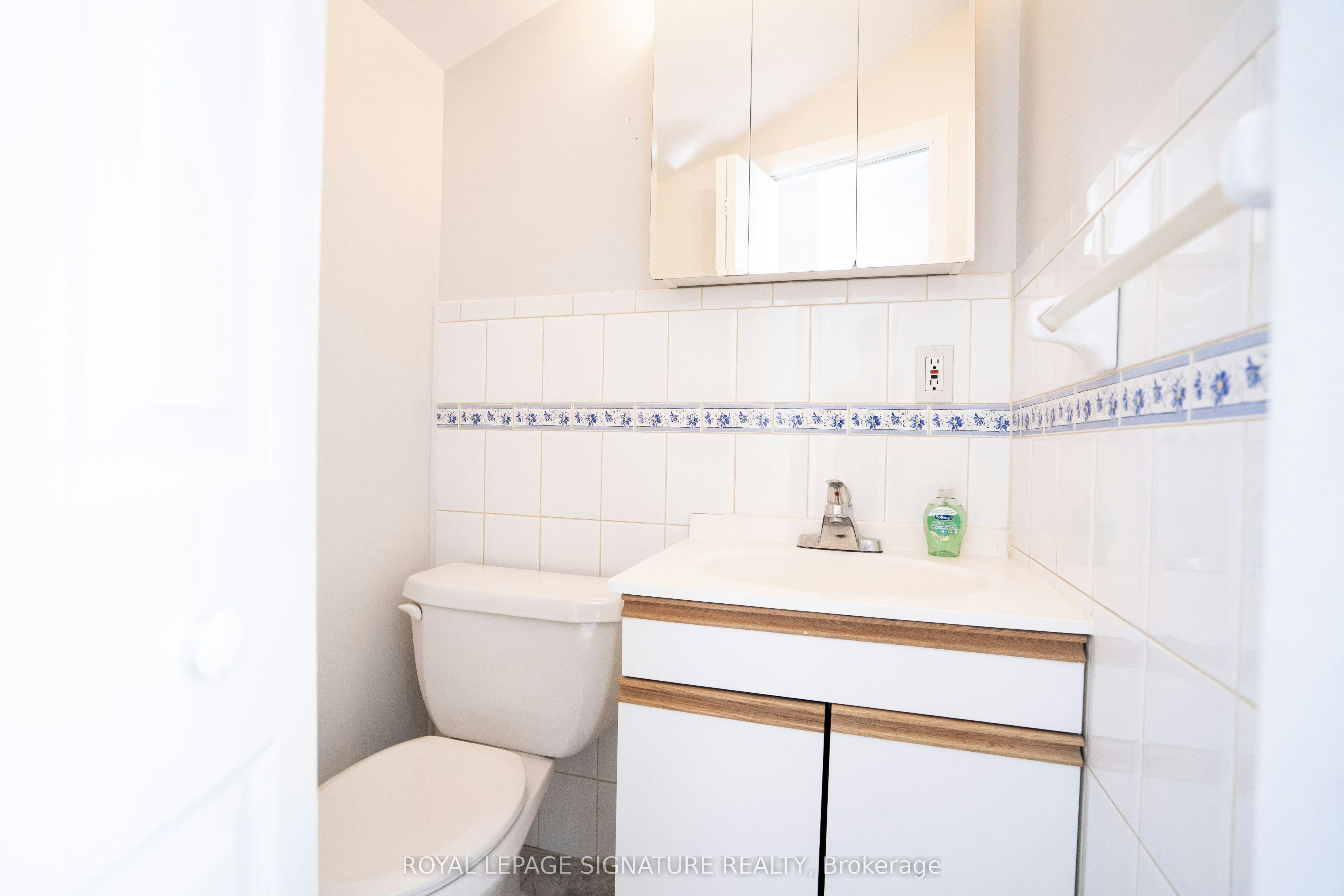 Upper-393 Milverton Boulevard, Toronto, ON, M4J 1W1 - 6