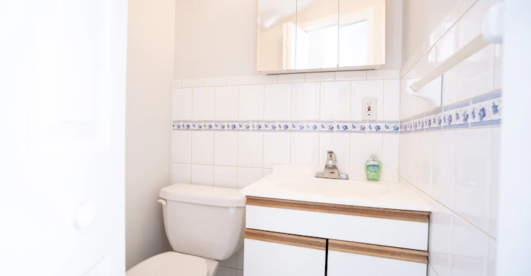 Upper-393 Milverton Boulevard, Toronto, ON, M4J 1W1 - 6