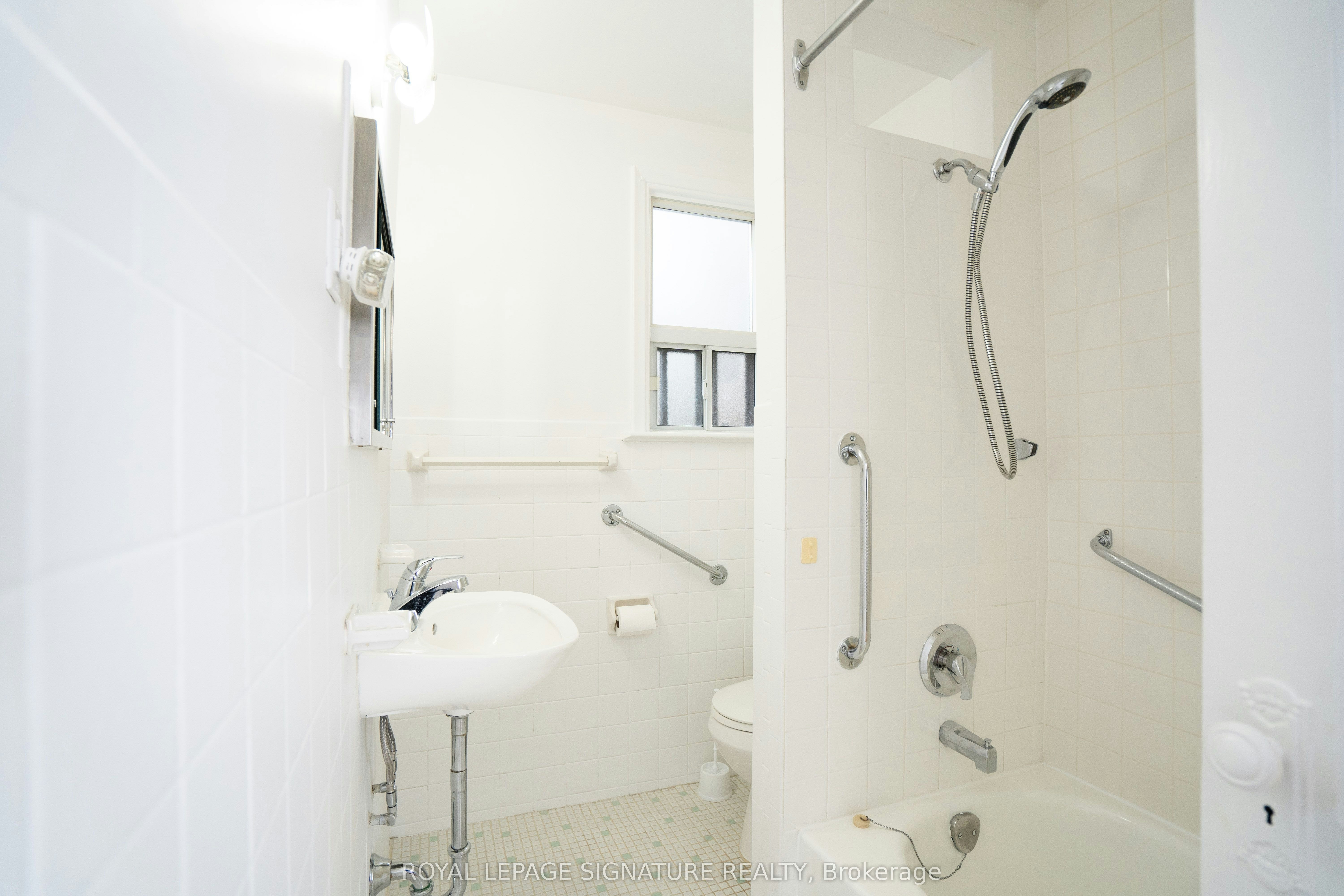Upper-393 Milverton Boulevard, Toronto, ON, M4J 1W1 - 10