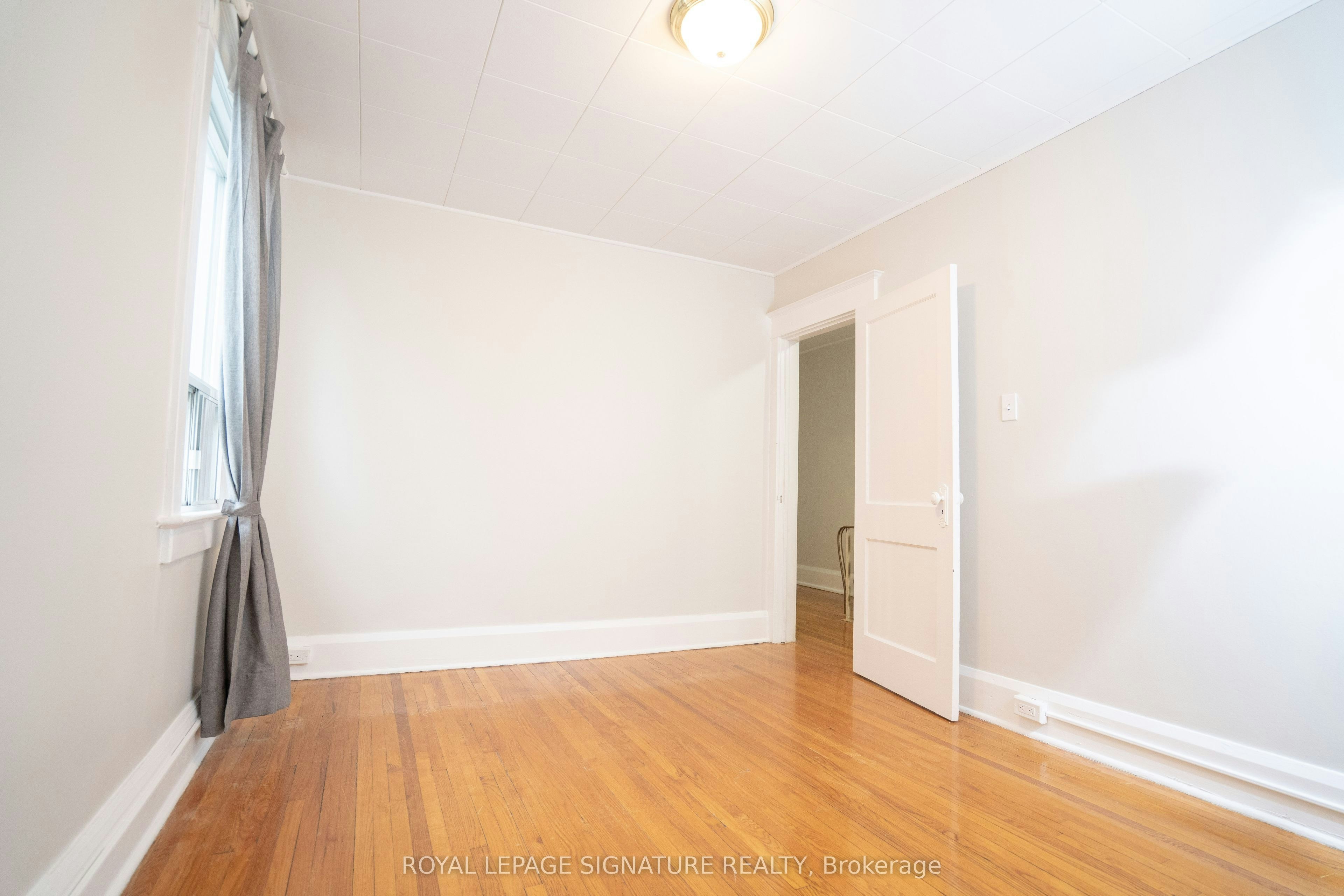 Upper-393 Milverton Boulevard, Toronto, ON, M4J 1W1 - 8