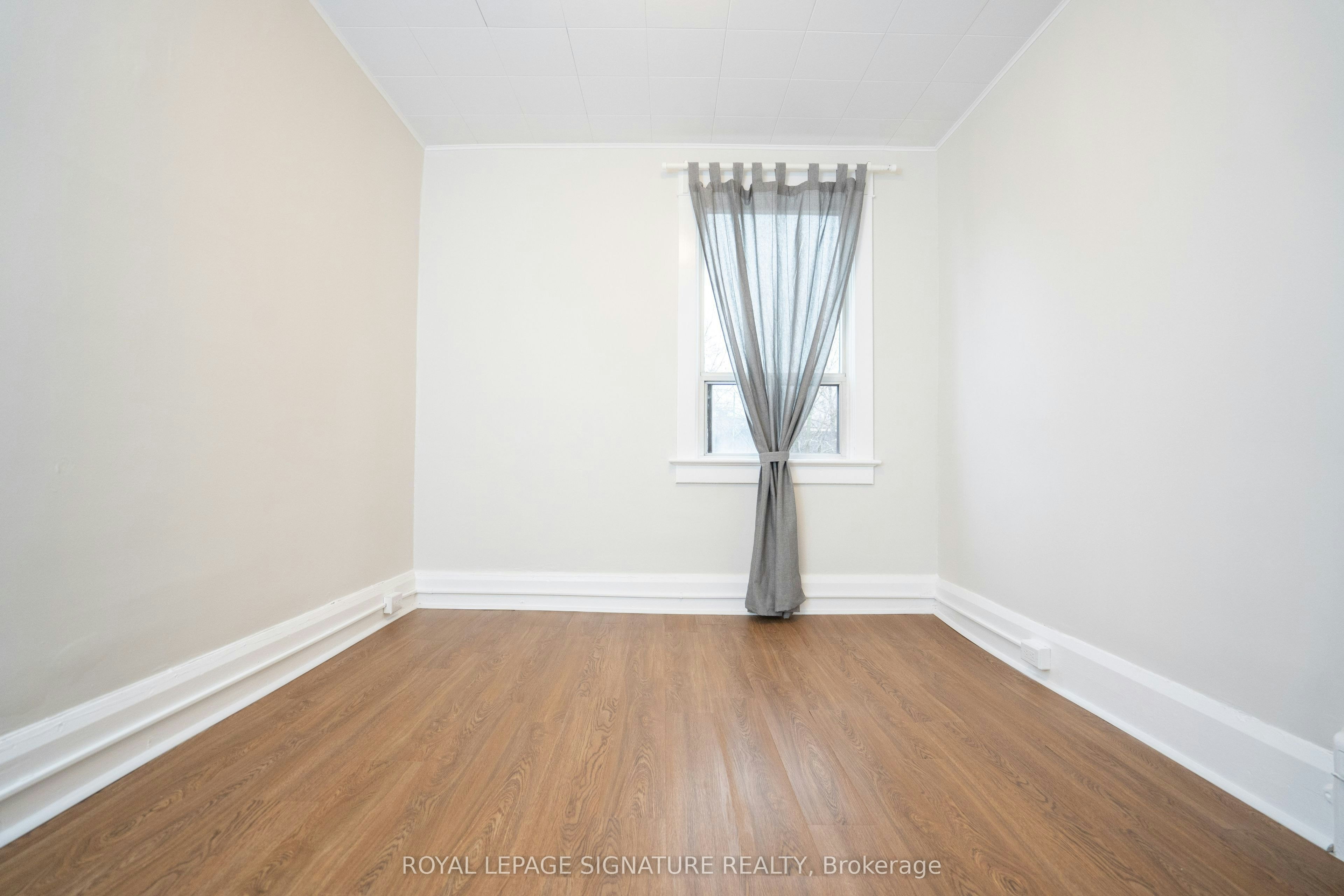 Upper-393 Milverton Boulevard, Toronto, ON, M4J 1W1 - 9