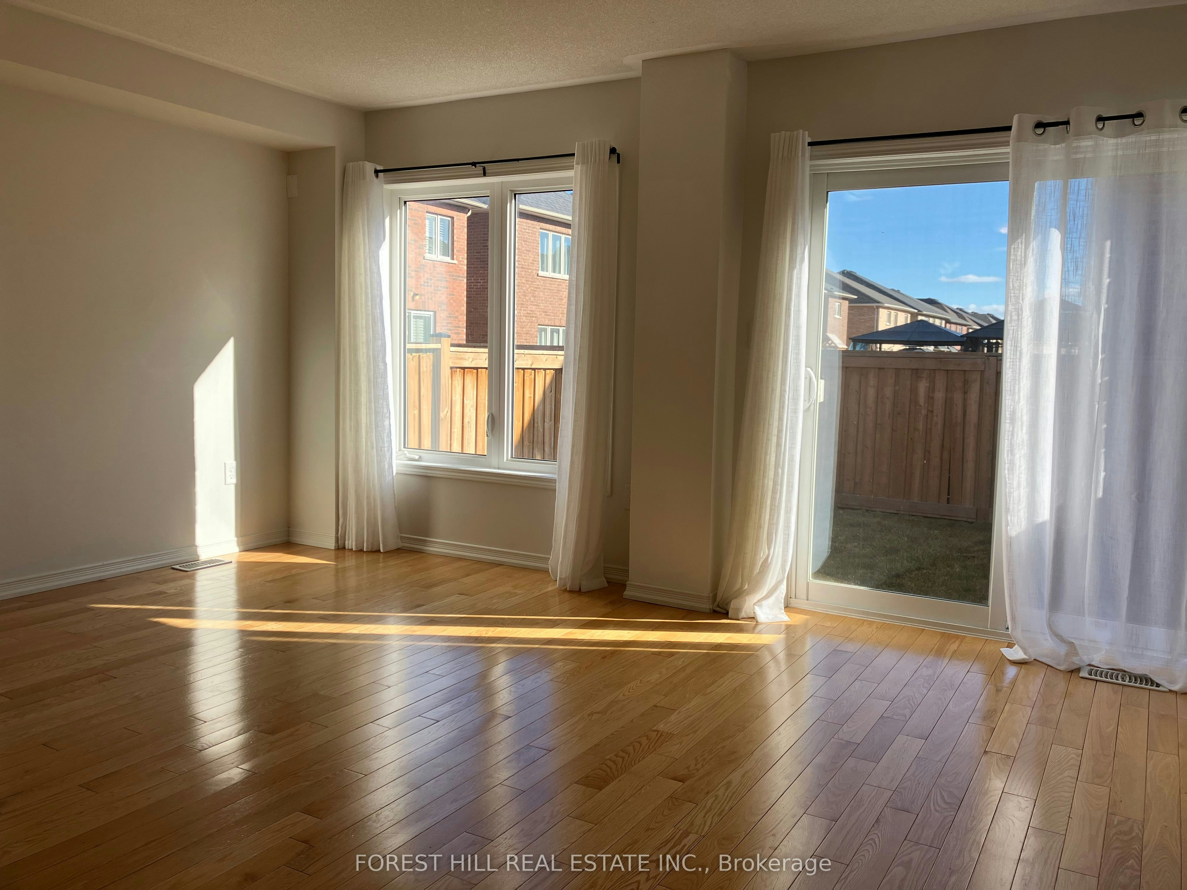 2448 Equestrian Crescent, Oshawa, ON, L1H 7K4 - 9