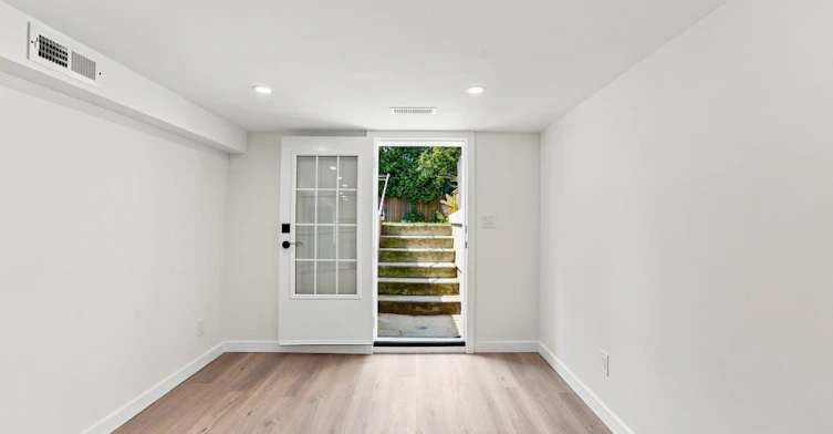 32 Denvale Road, Toronto, ON, M4B 3B5 - 21