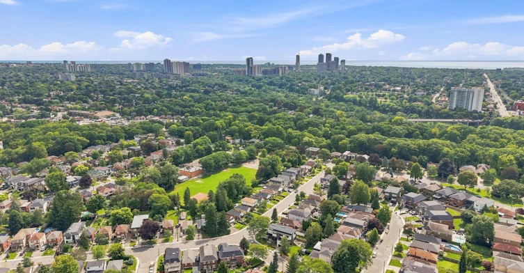 32 Denvale Road, Toronto, ON, M4B 3B5 - 32