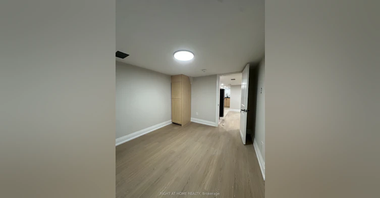 16 Glenside Avenue, Toronto, ON, M4L 2T5 - 9