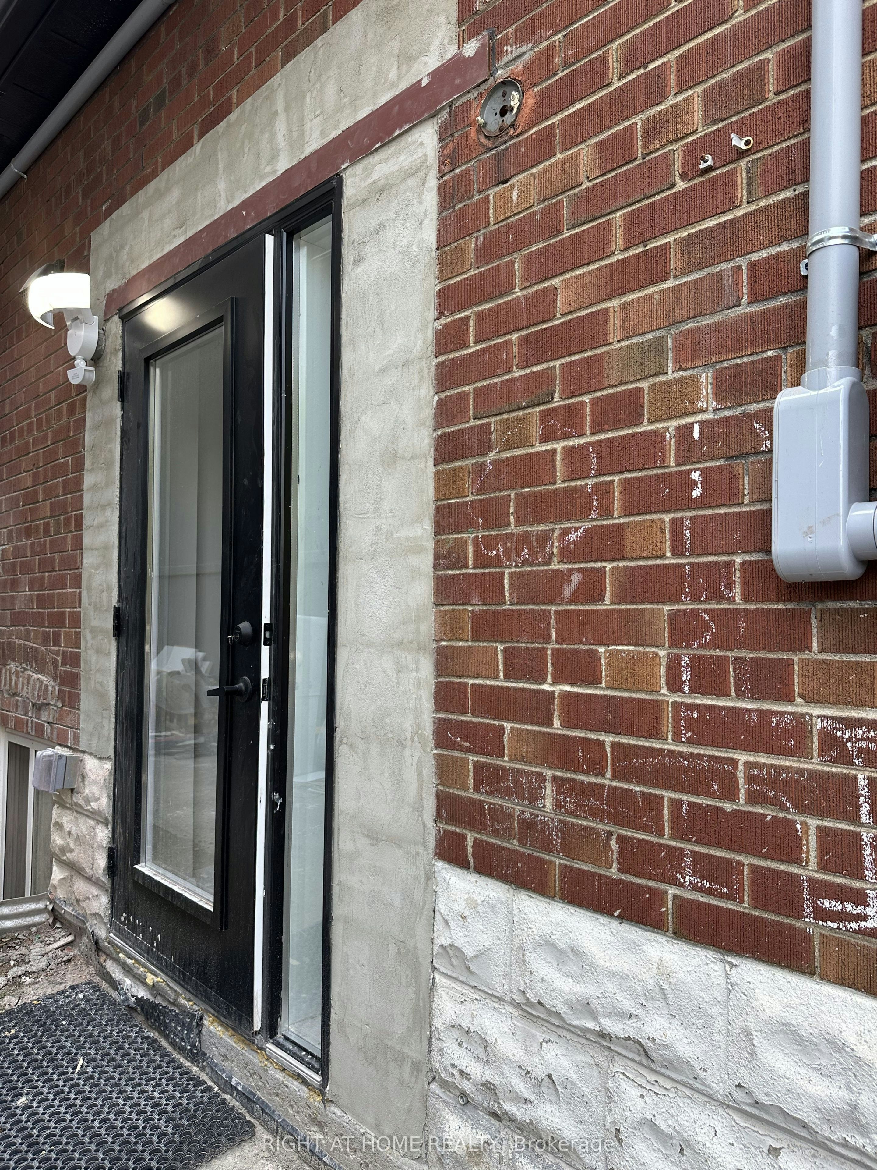 16 Glenside Avenue, Toronto, ON, M4L 2T5