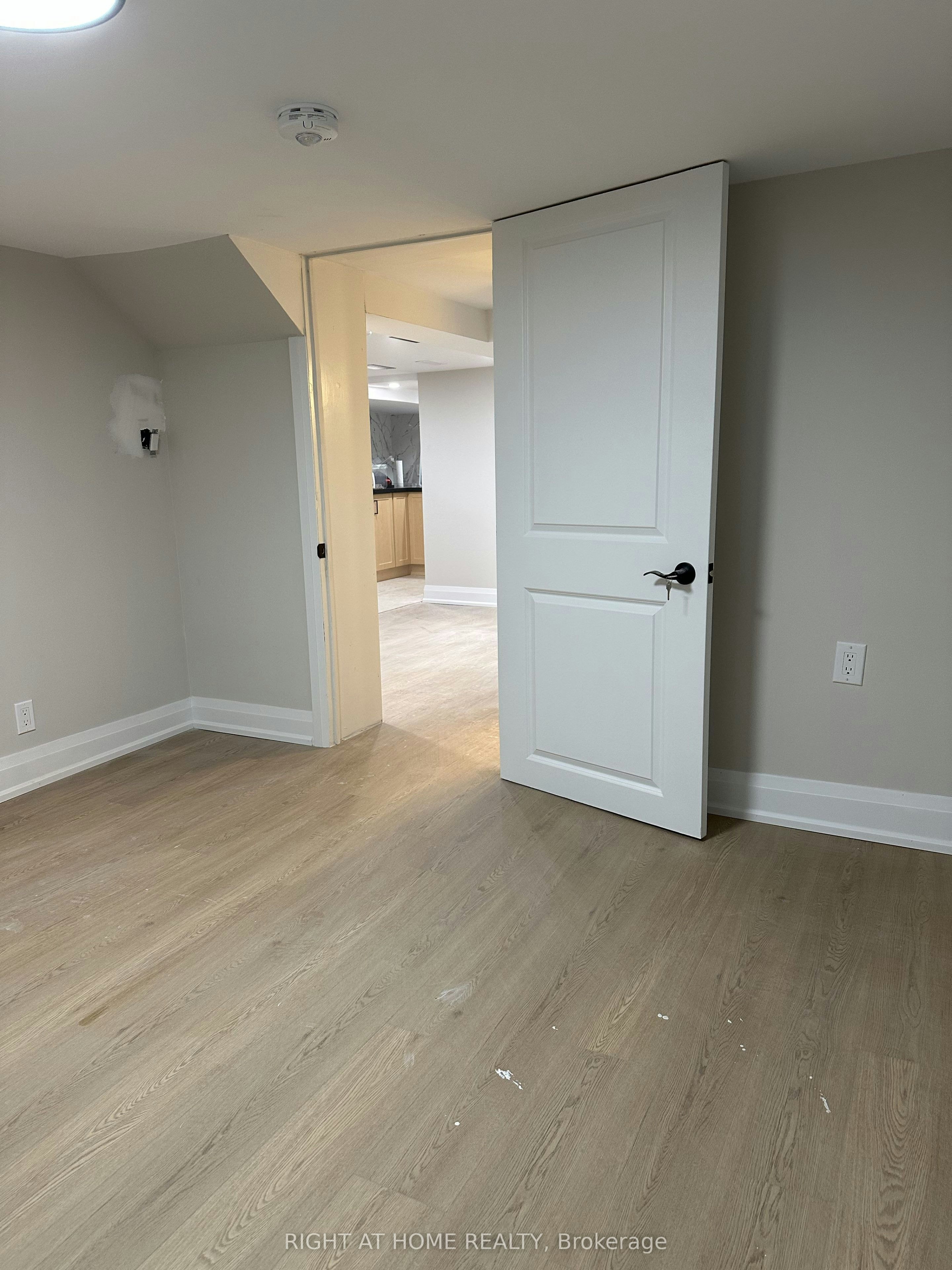 16 Glenside Avenue, Toronto, ON, M4L 2T5 - 7