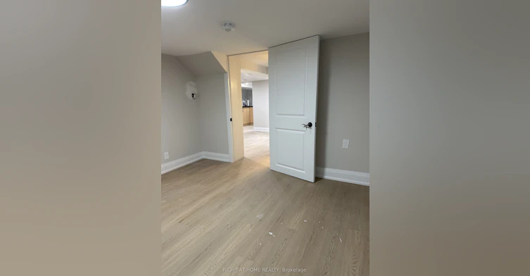 16 Glenside Avenue, Toronto, ON, M4L 2T5 - 7