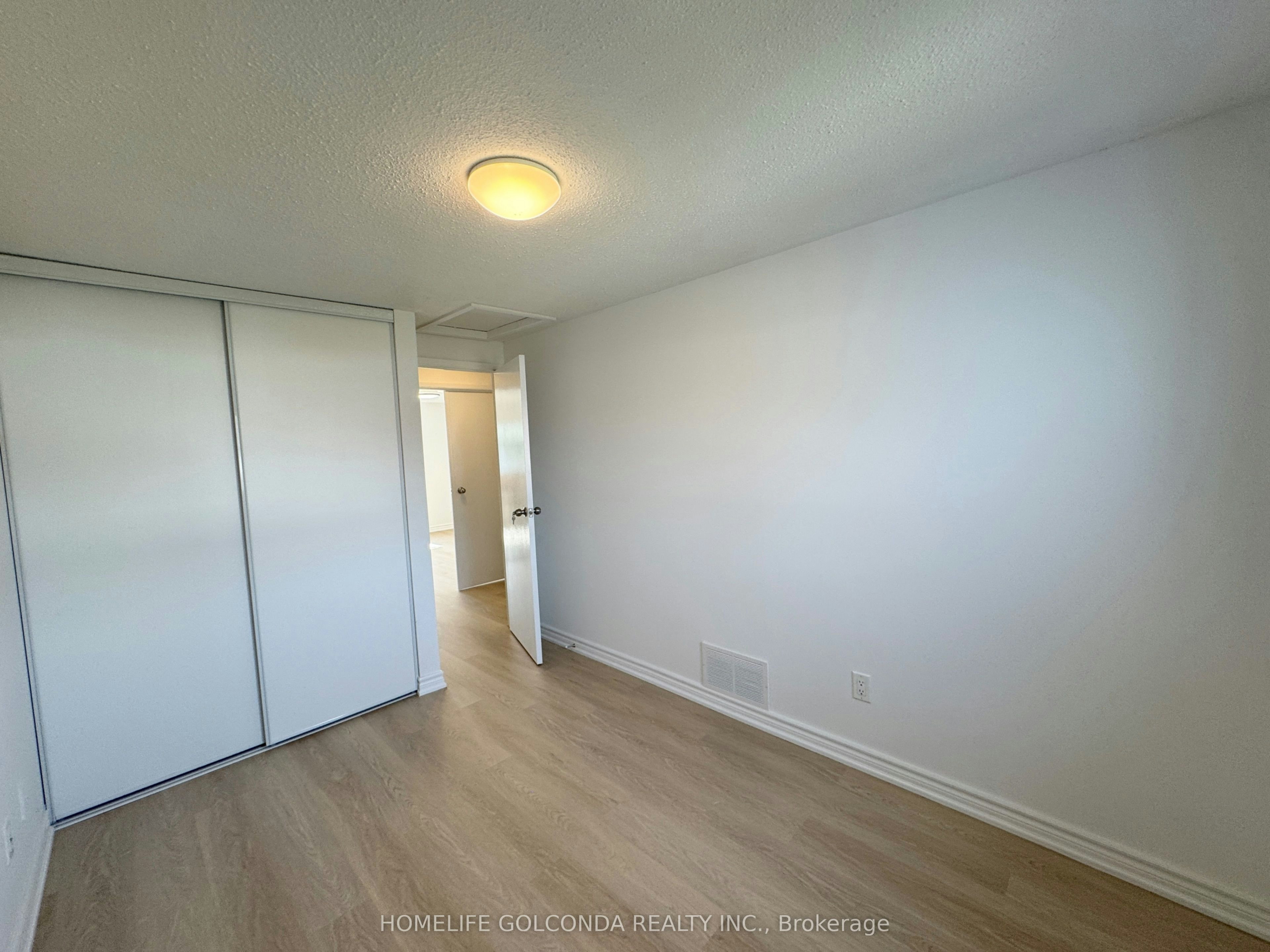 12 Grenbeck Drive, Toronto, ON, M1V 2H6 - 14