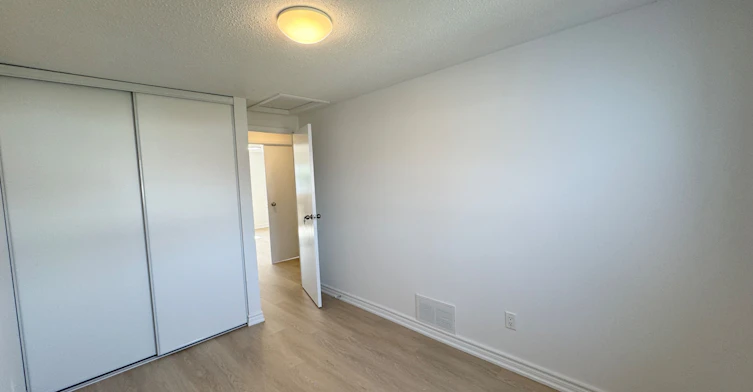 12 Grenbeck Drive, Toronto, ON, M1V 2H6 - 14