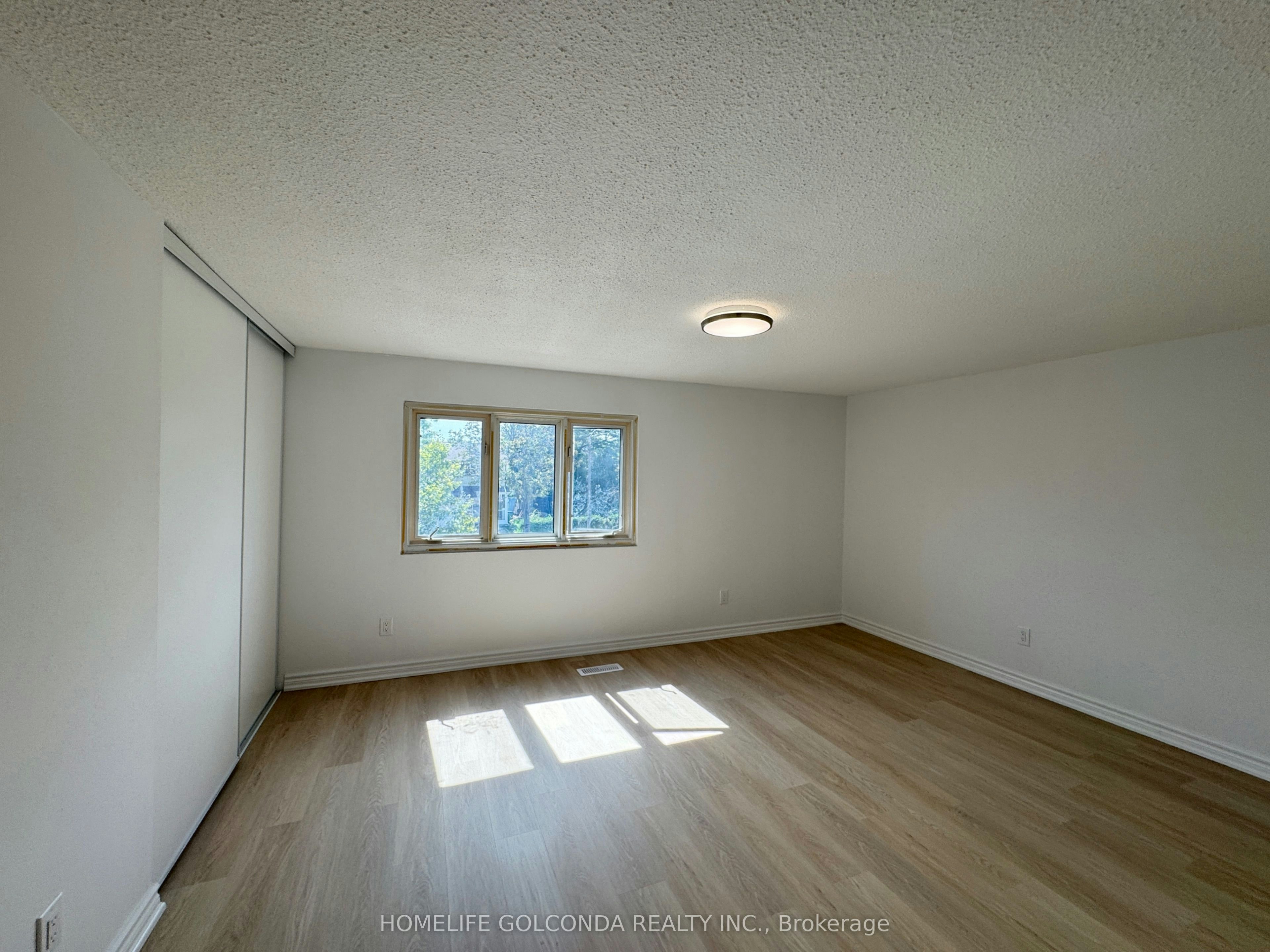 12 Grenbeck Drive, Toronto, ON, M1V 2H6 - 11
