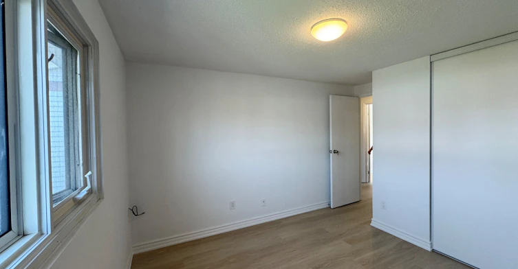 12 Grenbeck Drive, Toronto, ON, M1V 2H6 - 16
