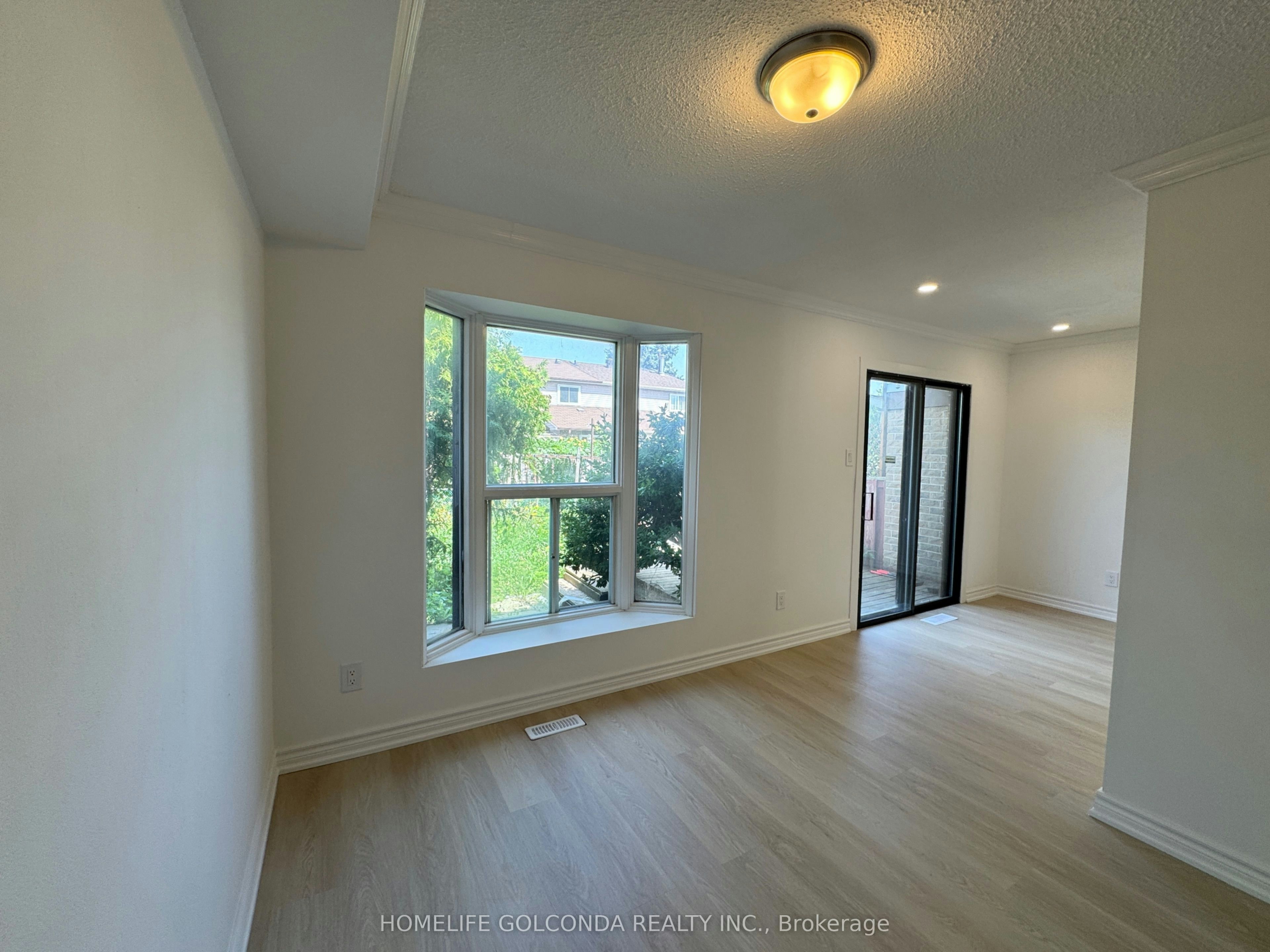 12 Grenbeck Drive, Toronto, ON, M1V 2H6 - 4