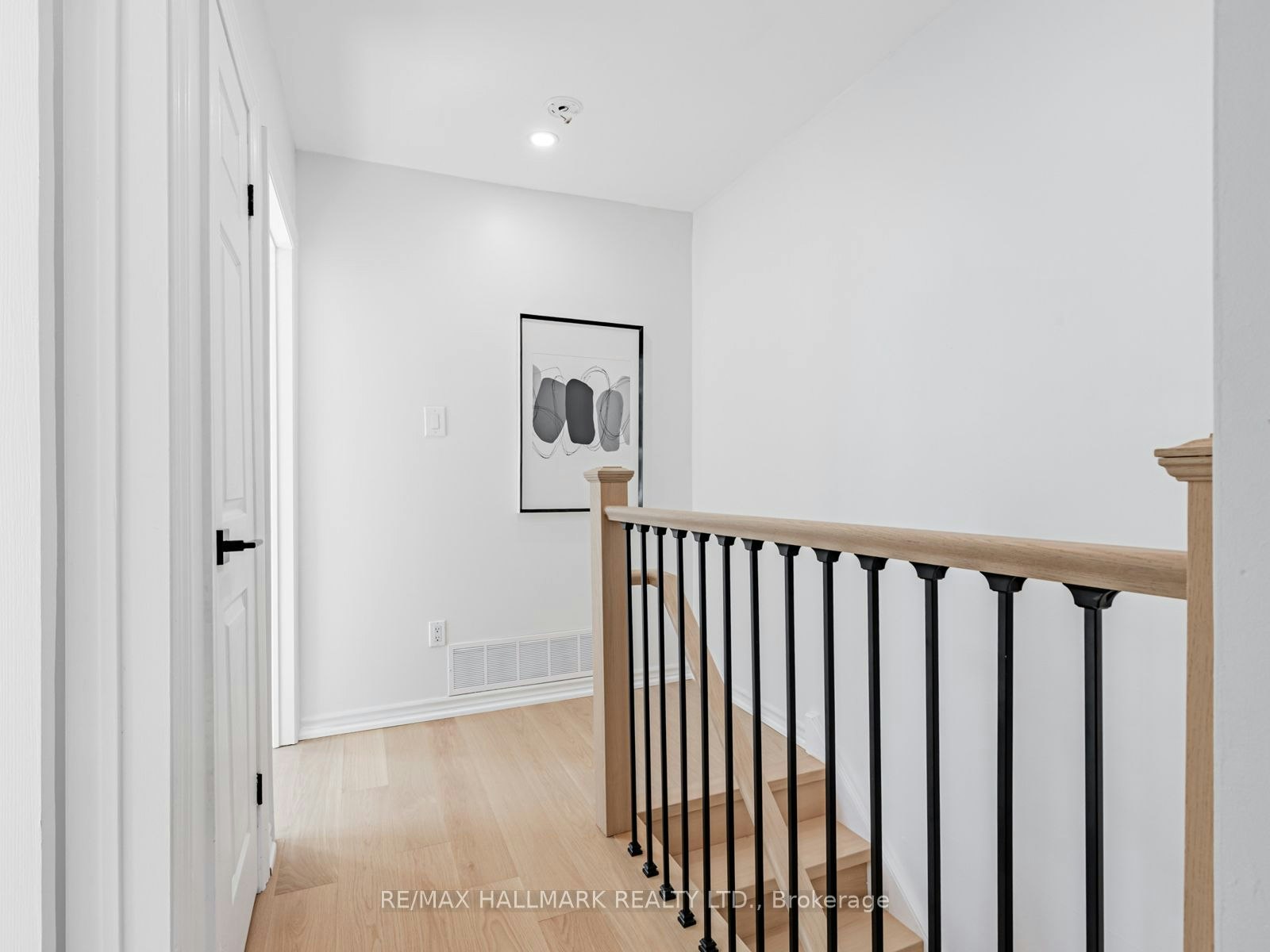 Main-8 Redwood Avenue, Toronto, ON, M4L 2S6 - 14