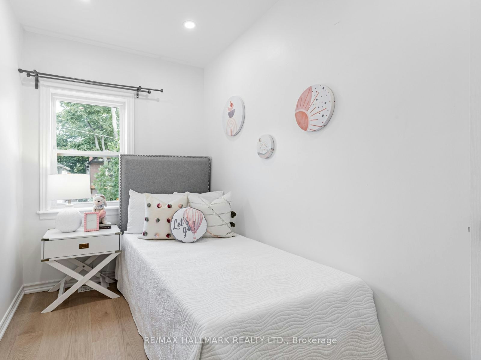 Main-8 Redwood Avenue, Toronto, ON, M4L 2S6 - 18