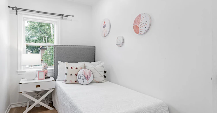 Main-8 Redwood Avenue, Toronto, ON, M4L 2S6 - 18