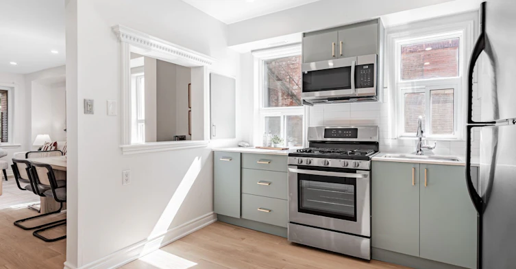 Main-8 Redwood Avenue, Toronto, ON, M4L 2S6 - 12
