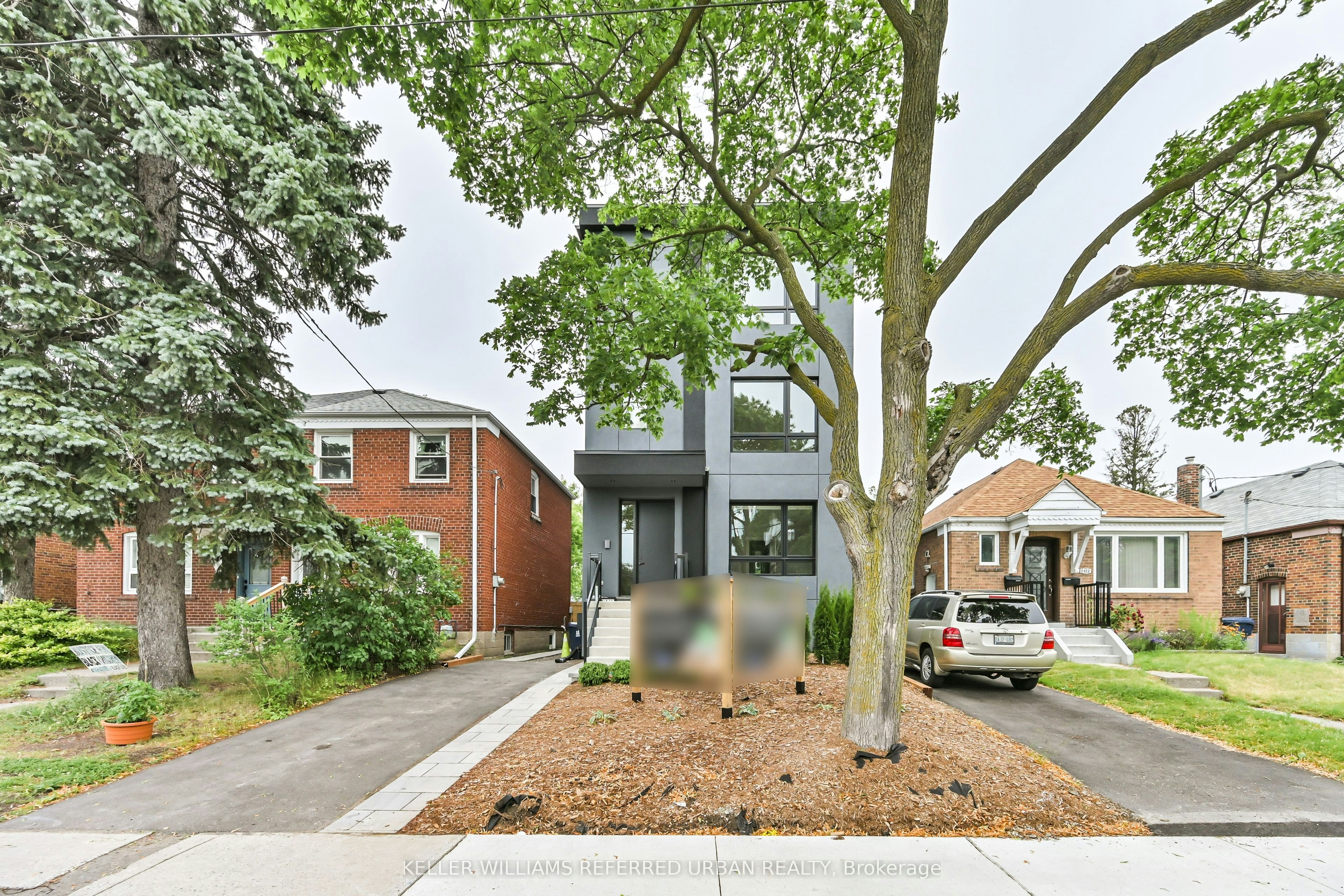 2-2420 Gerrard Street E, Toronto, ON, M4E 2E9 - 2
