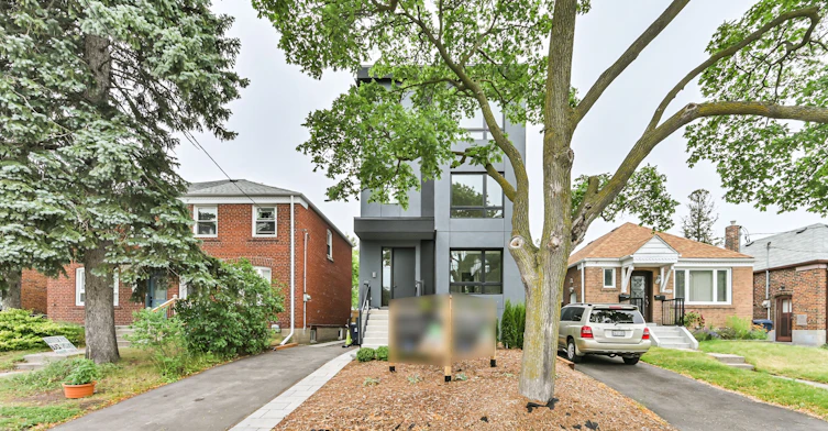 2-2420 Gerrard Street E, Toronto, ON, M4E 2E9 - 2