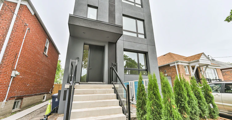 2-2420 Gerrard Street E, Toronto, ON, M4E 2E9 - 3