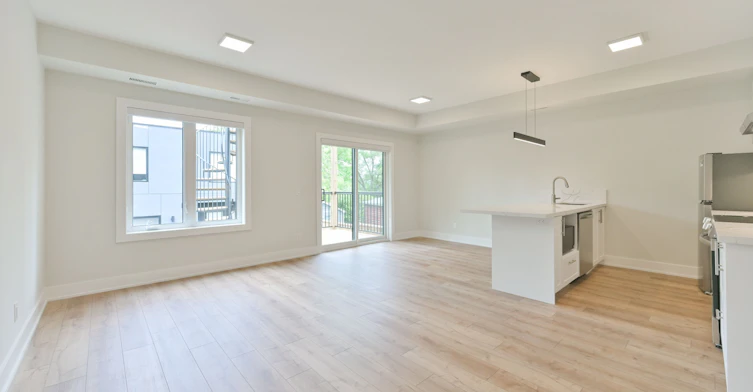 2-2420 Gerrard Street E, Toronto, ON, M4E 2E9 - 9