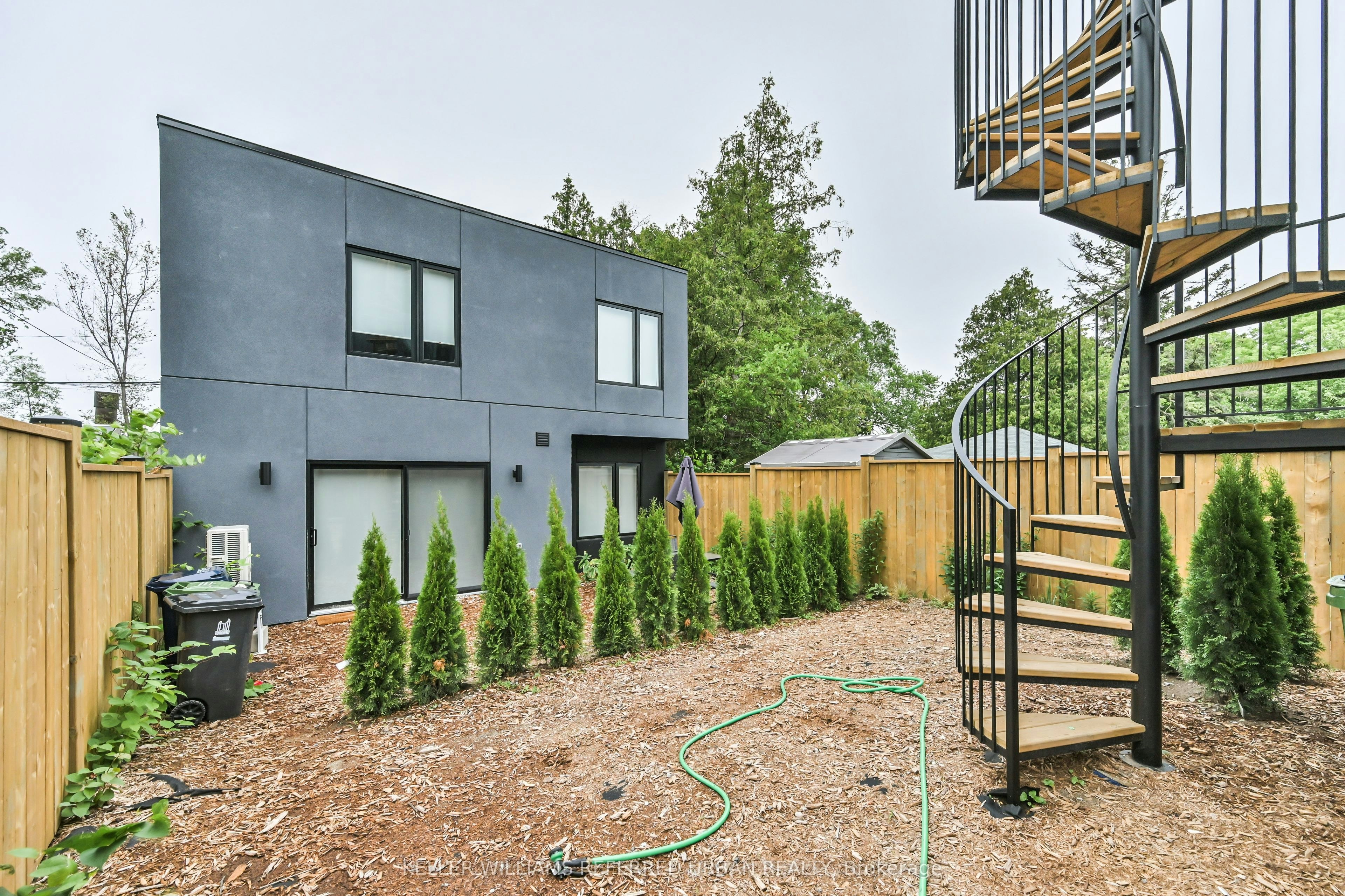 2-2420 Gerrard Street E, Toronto, ON, M4E 2E9 - 25