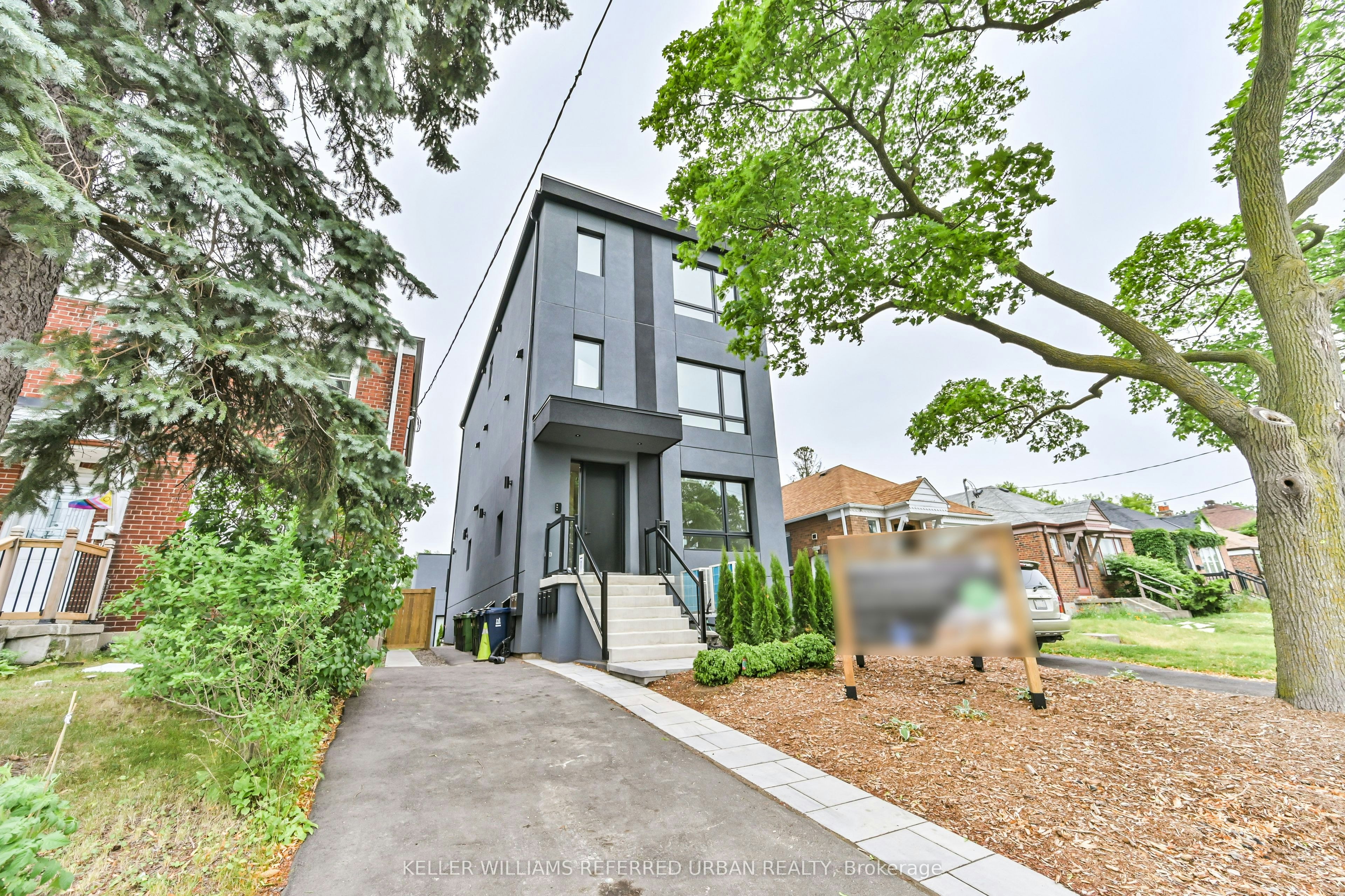 2-2420 Gerrard Street E, Toronto, ON, M4E 2E9