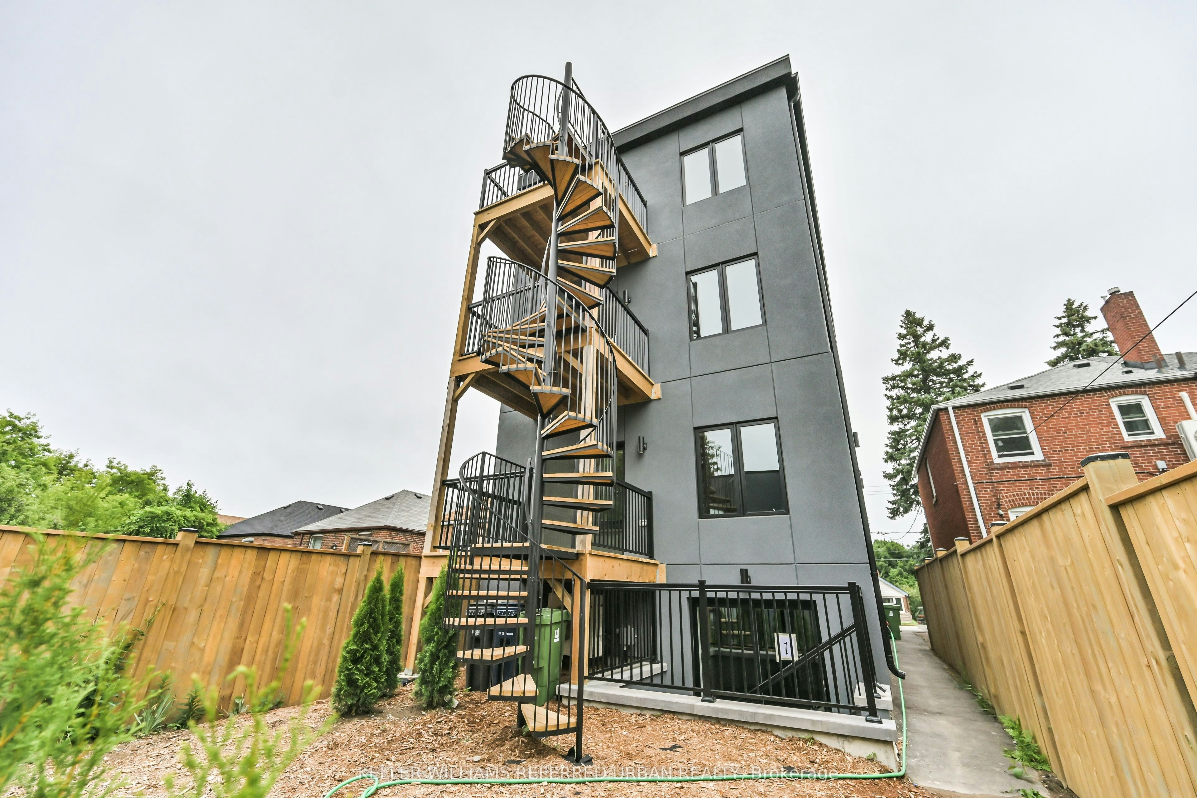 2-2420 Gerrard Street E, Toronto, ON, M4E 2E9 - 27