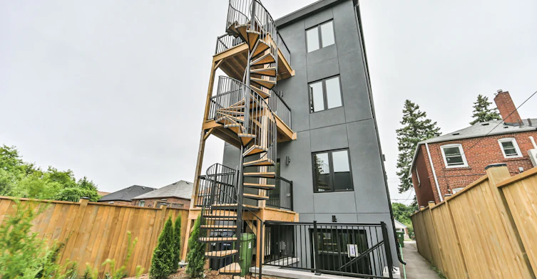 2-2420 Gerrard Street E, Toronto, ON, M4E 2E9 - 27