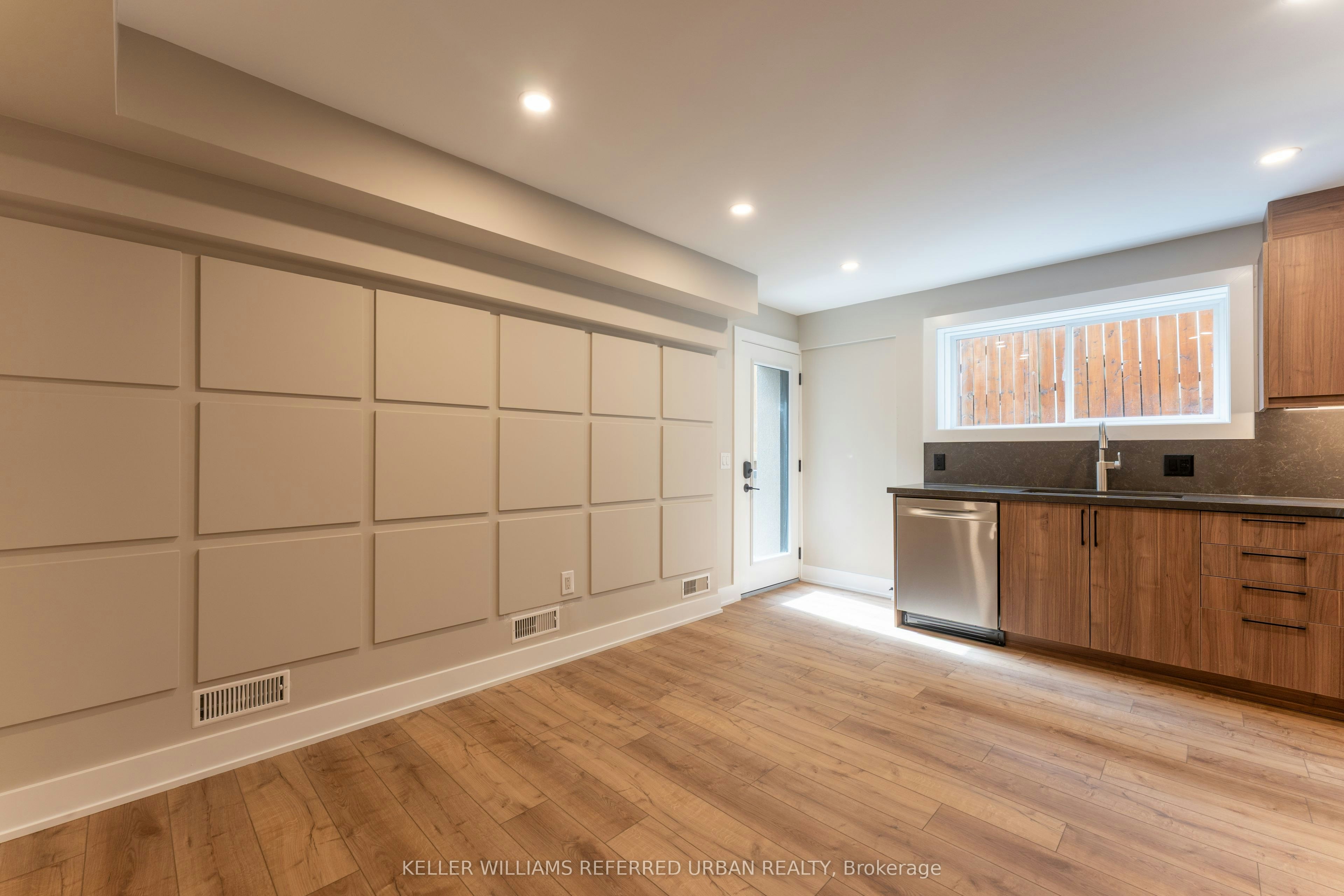 1-352 Jones Avenue, Toronto, ON, M4J 3G3 - 3