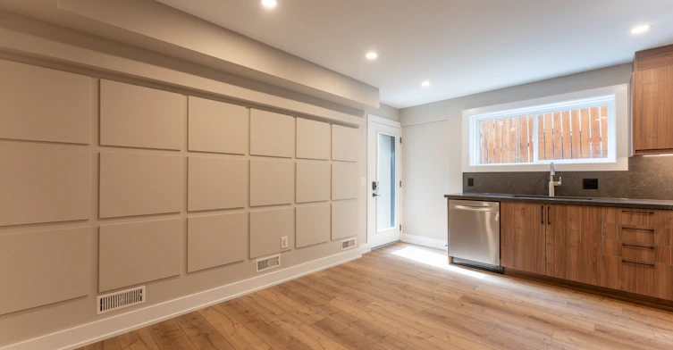 1-352 Jones Avenue, Toronto, ON, M4J 3G3 - 3