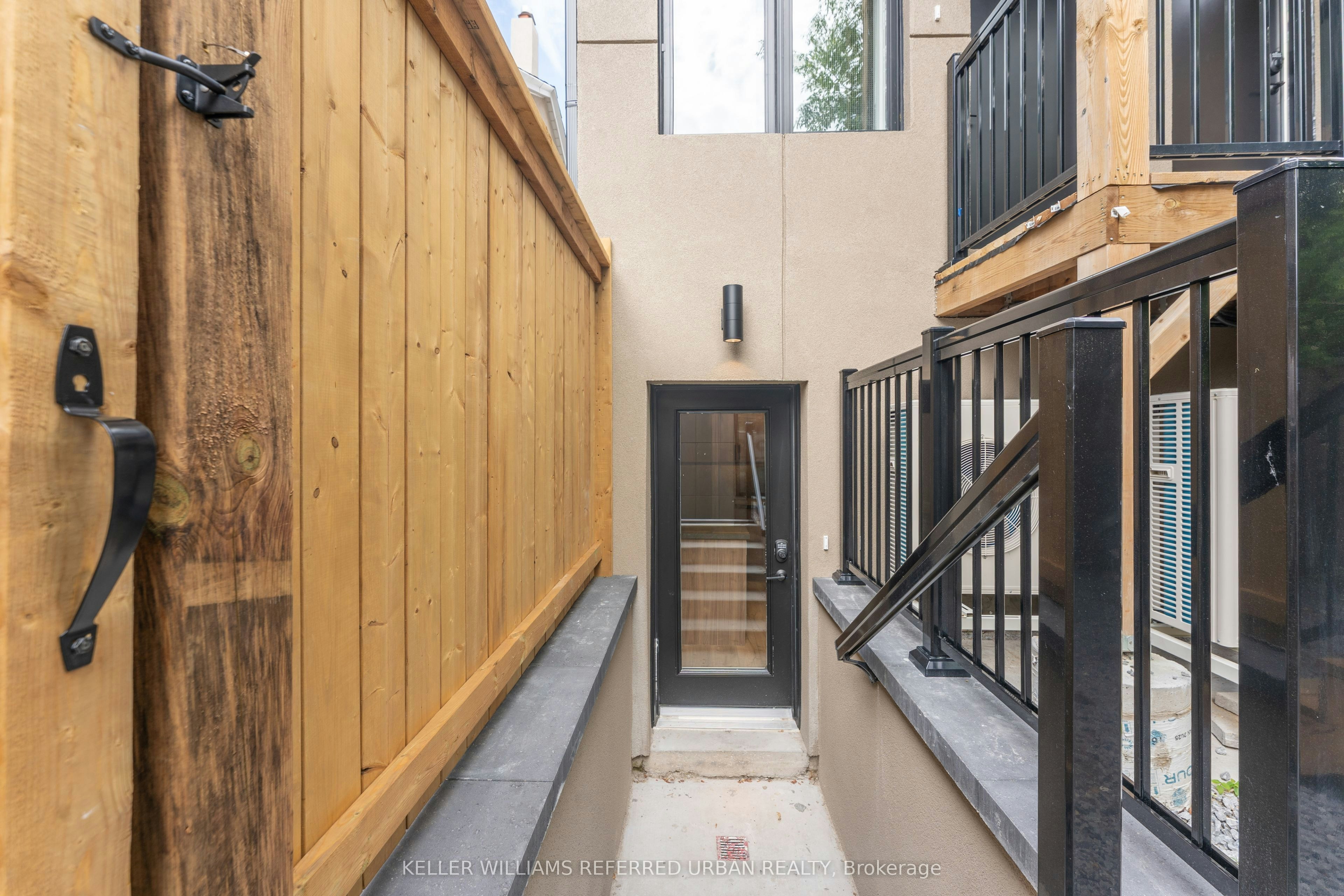 1-352 Jones Avenue, Toronto, ON, M4J 3G3 - 4