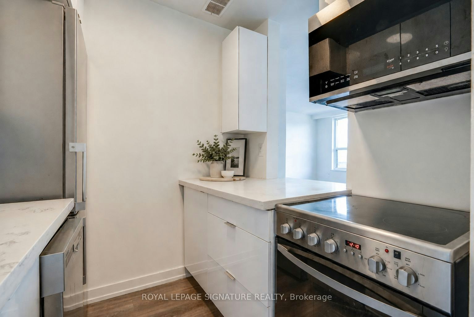 203-15 Gamble Avenue, Toronto, ON, M4K 2H3 - 2