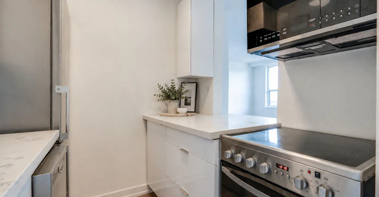 203-15 Gamble Avenue, Toronto, ON, M4K 2H3 - 2