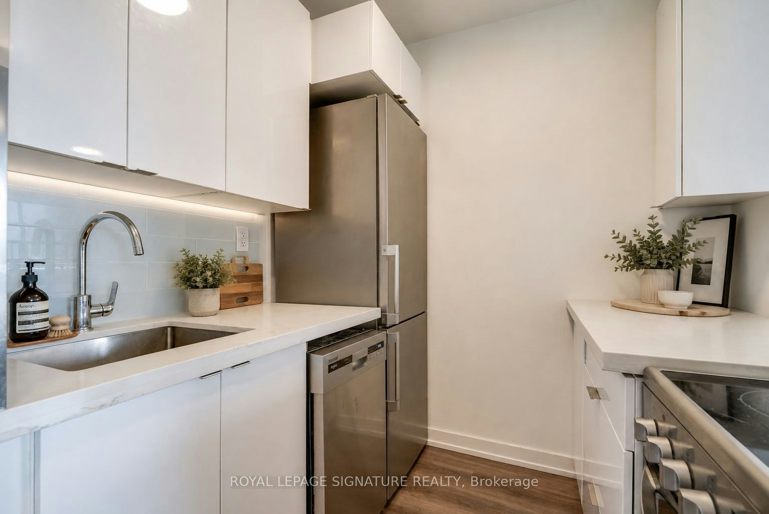 203-15 Gamble Avenue, Toronto, ON, M4K 2H3 - 3